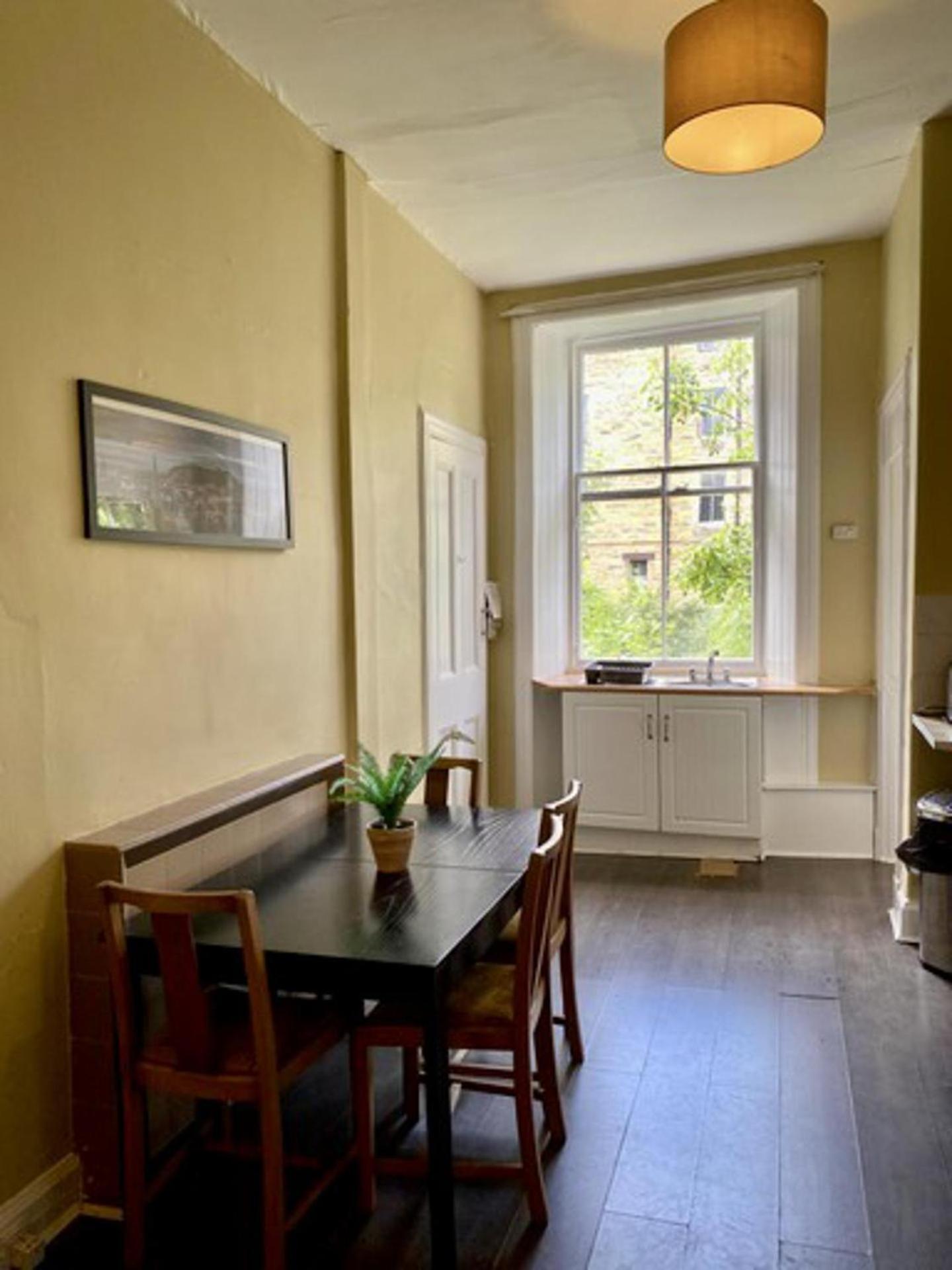 Large 5 Bedroom Flat In Marchmont