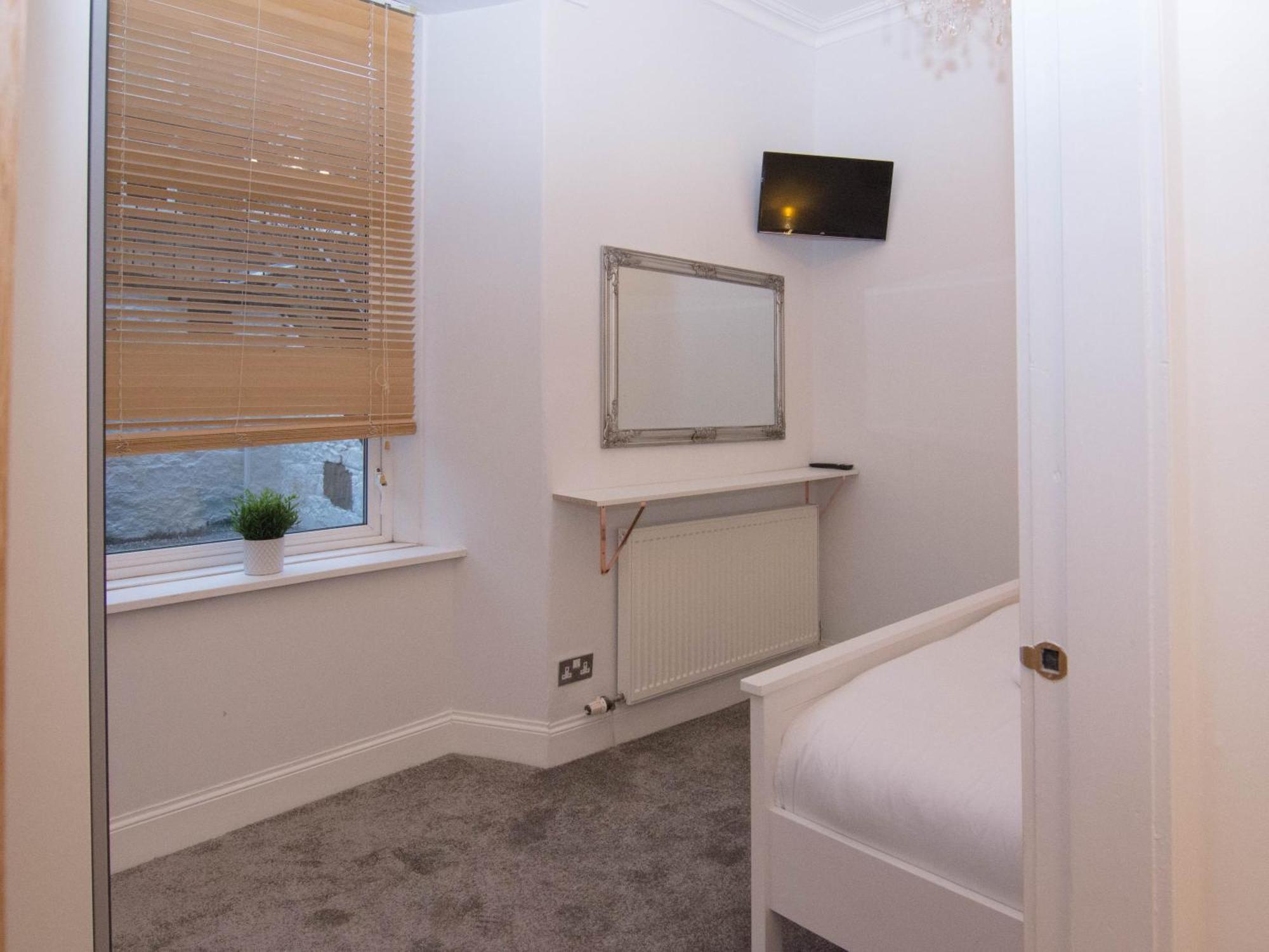 Salmond Place - 427 Apartment