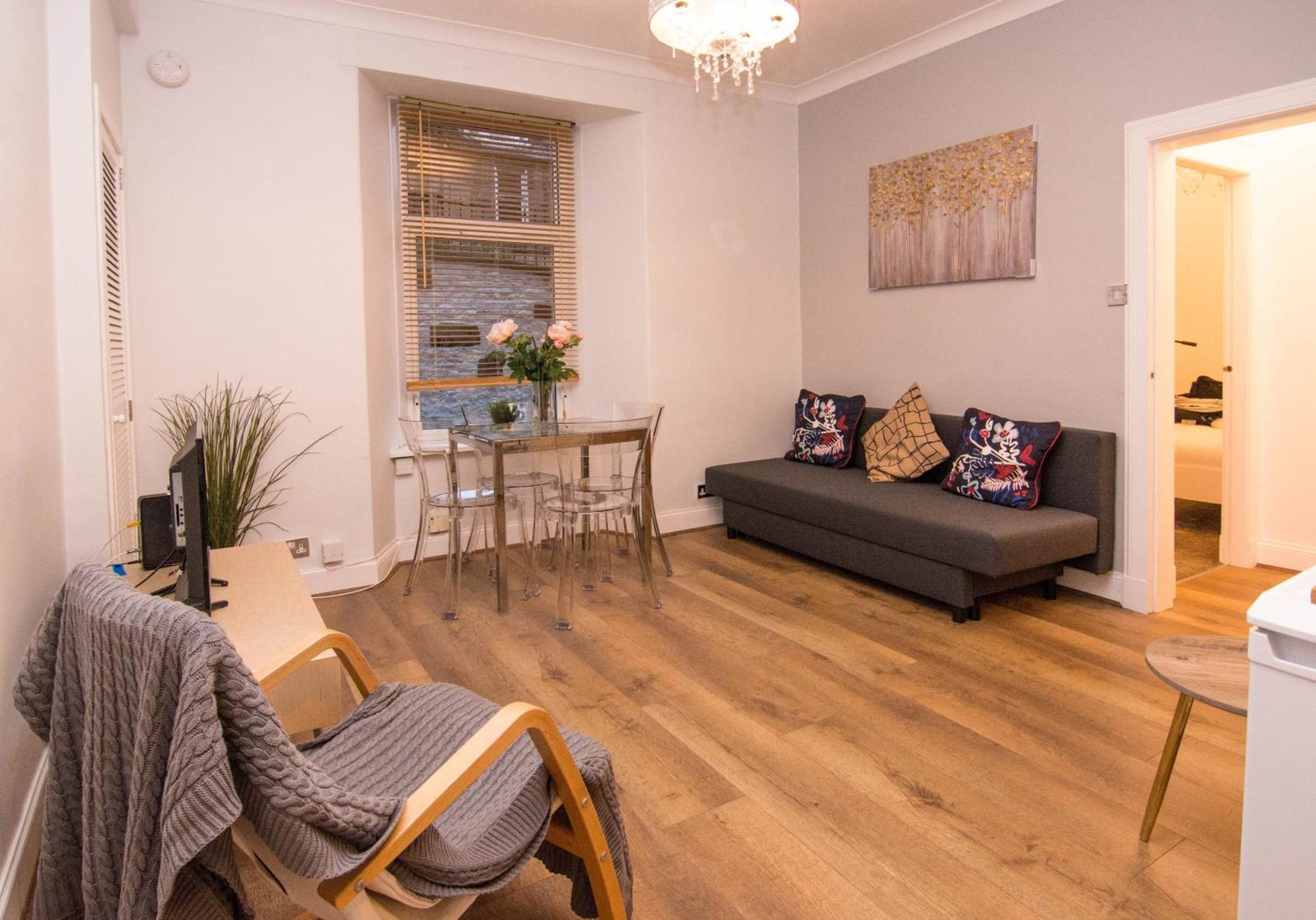 Salmond Place - 427 *