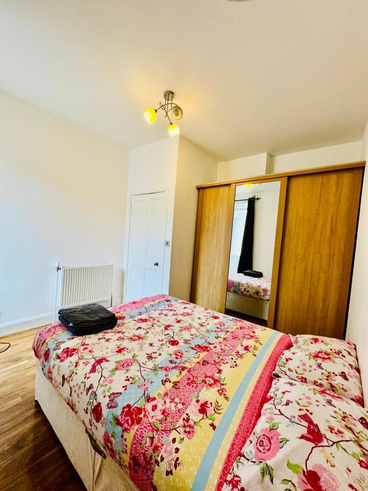 Central 1bhk Heart Of The City Apartment *