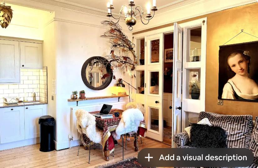 Holyrood Park: Lush & Arty 2 Double Bed Flat Edinburgh