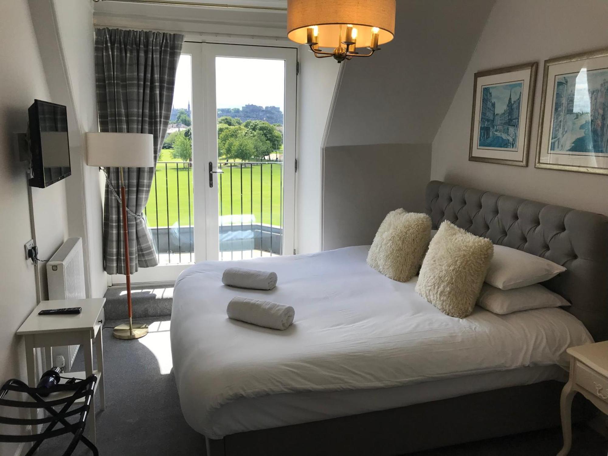 Stylish Victorian Apartment's Close To The Botanical Gardens, Free Parking! *