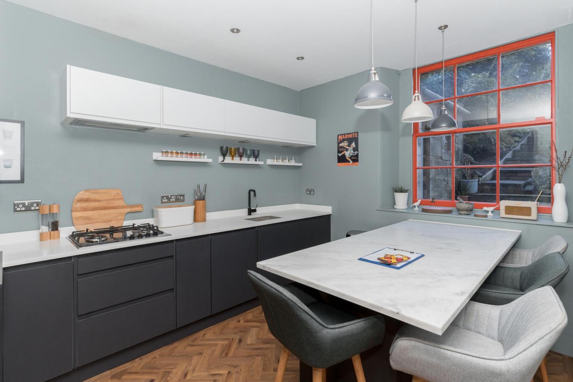 Beautiful & Bright 2bd Flat - Haymarket Apartment
