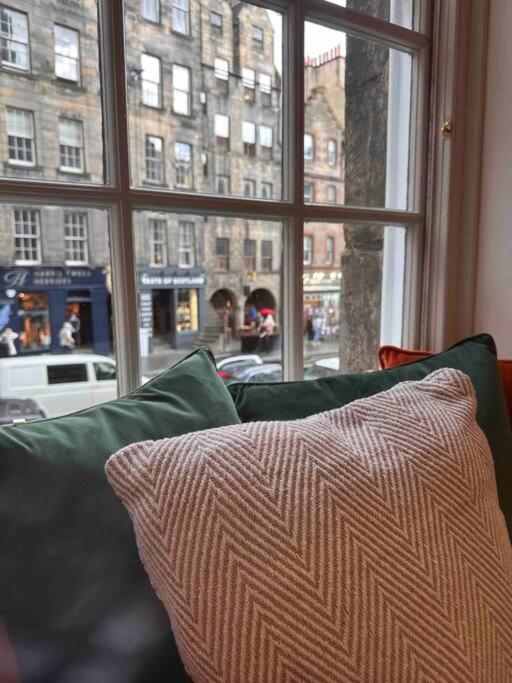16th Century Courtyard On The Royal Mile Apartment