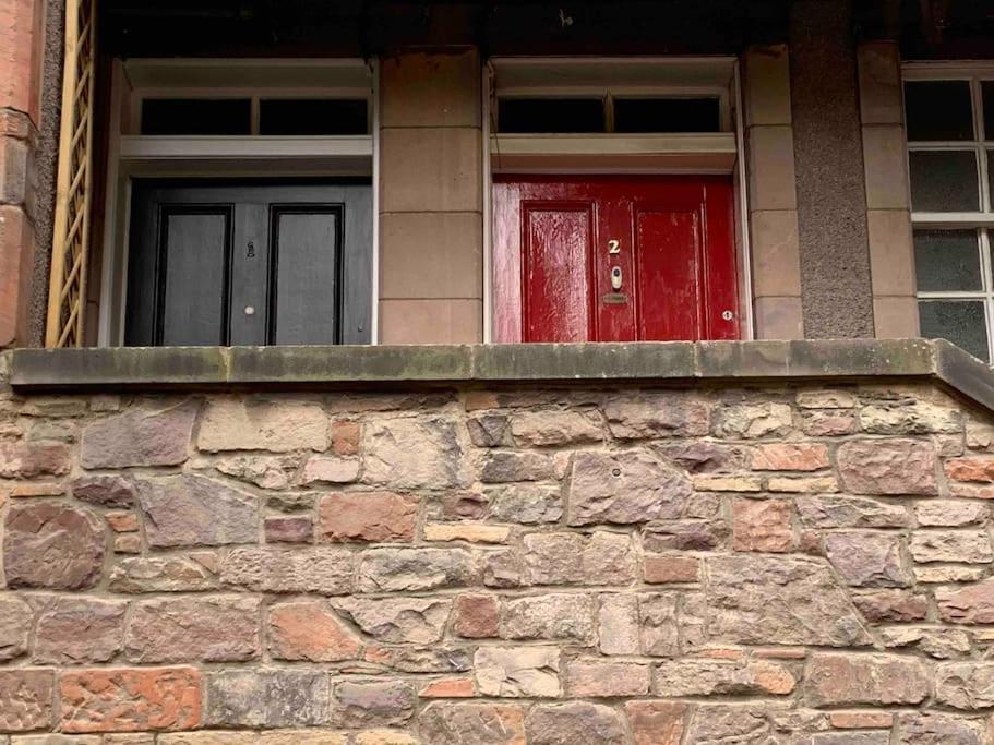 Apartment 16th Century Courtyard On The Royal Mile Edinburgh