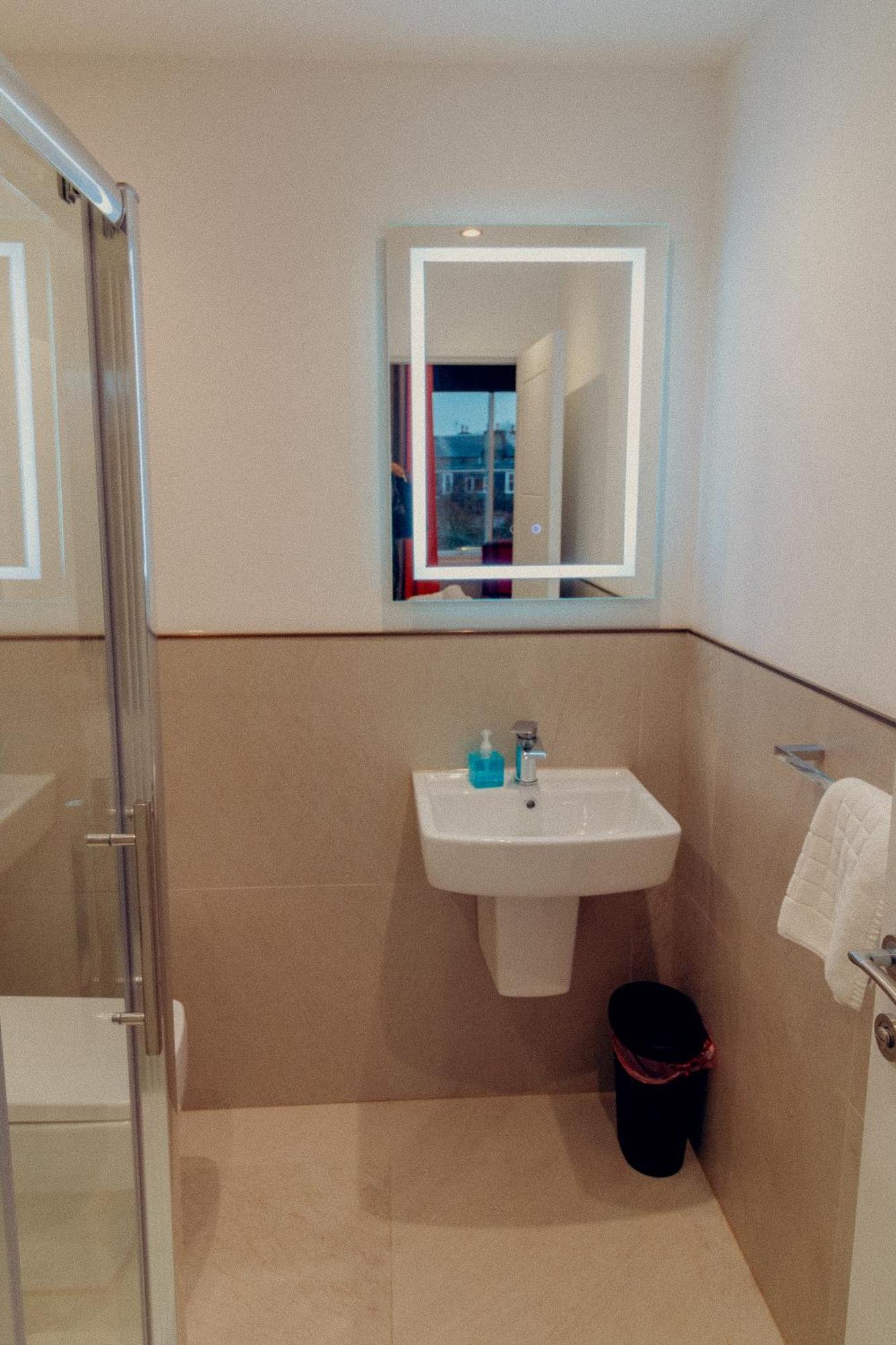 Guest house Mayfield