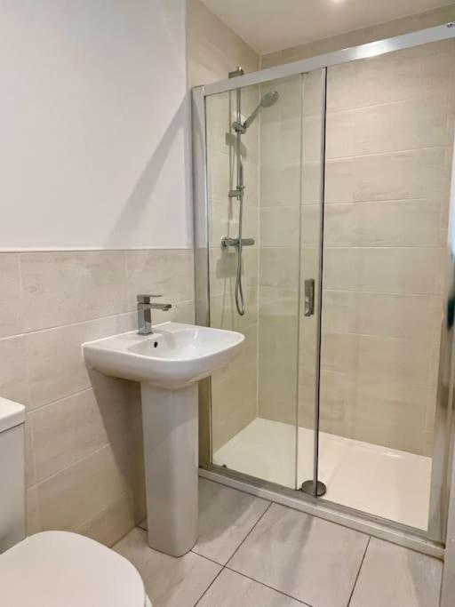 Modern And Spacious With Large Garden * Edinburgh