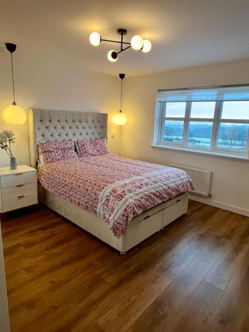 Modern And Spacious With Large Garden Holiday home Edinburgh