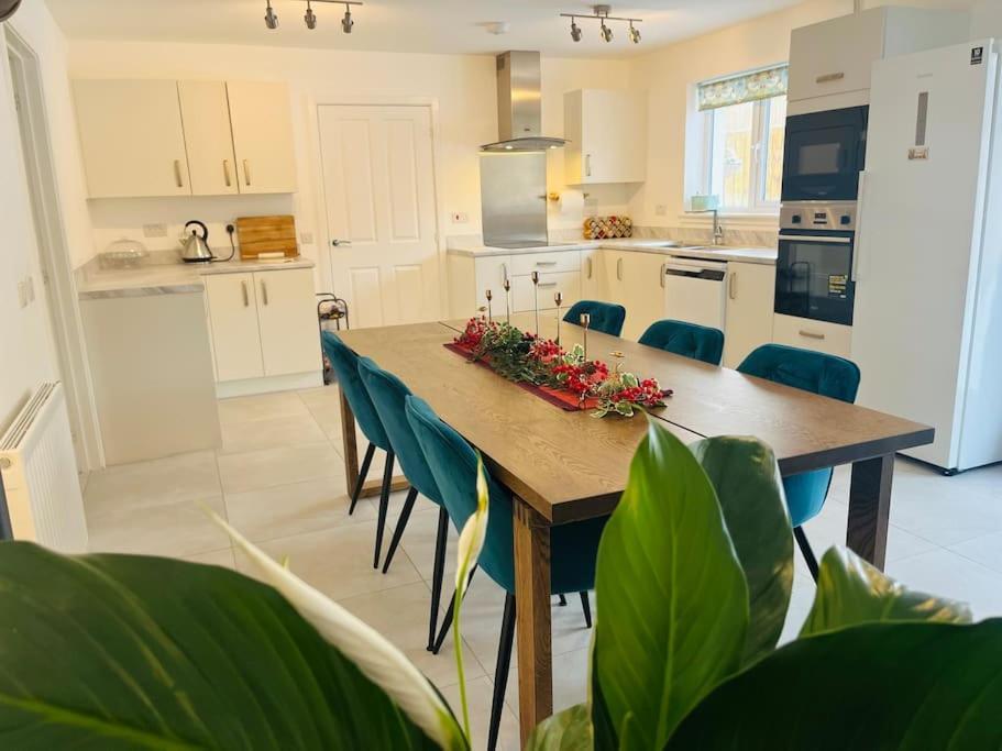 Modern And Spacious With Large Garden