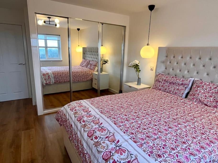 Modern And Spacious With Large Garden Edinburgh