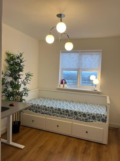 Modern And Spacious With Large Garden * Edinburgh
