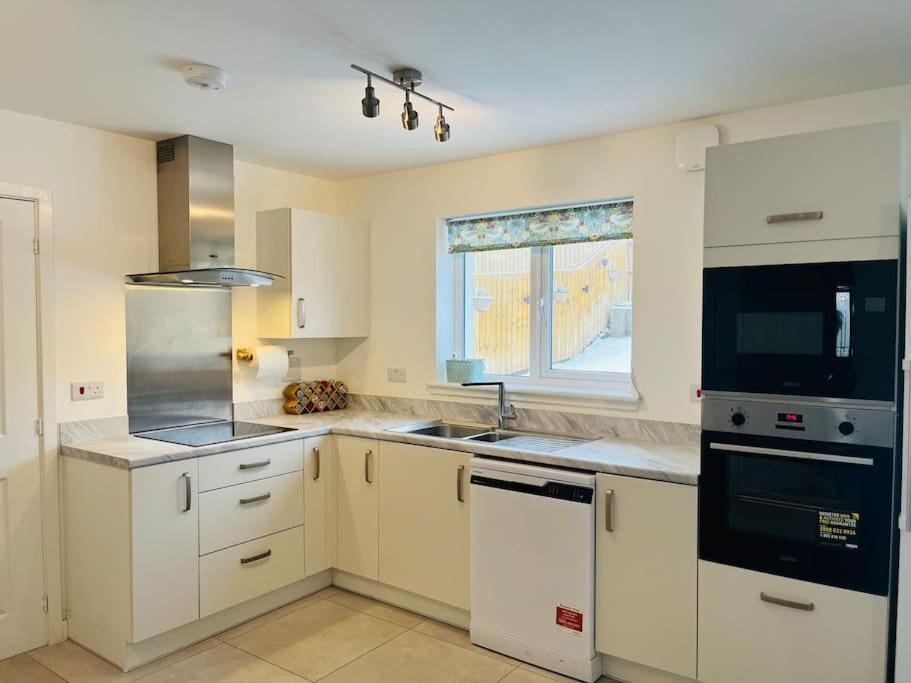 Modern And Spacious With Large Garden *