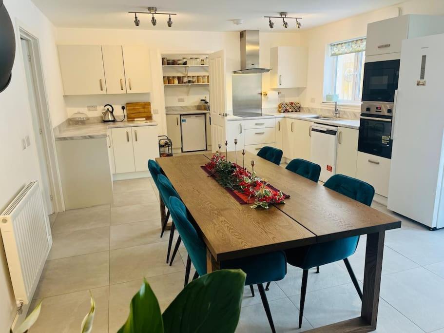 Modern And Spacious With Large Garden *