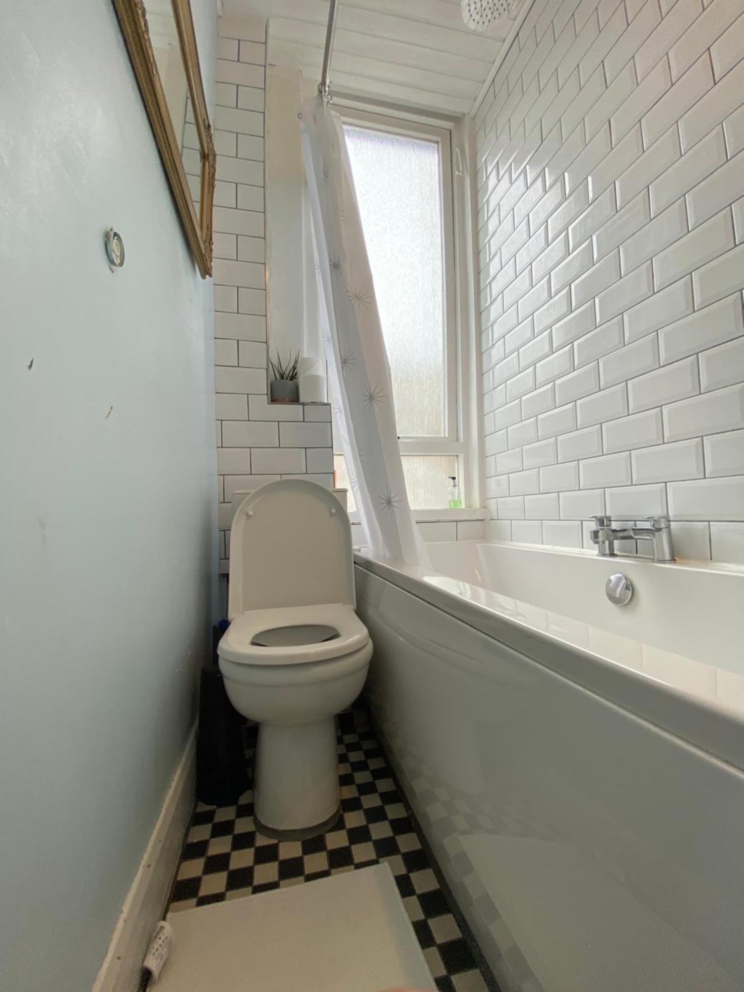 Charming 1 Bedroom Apartment *
