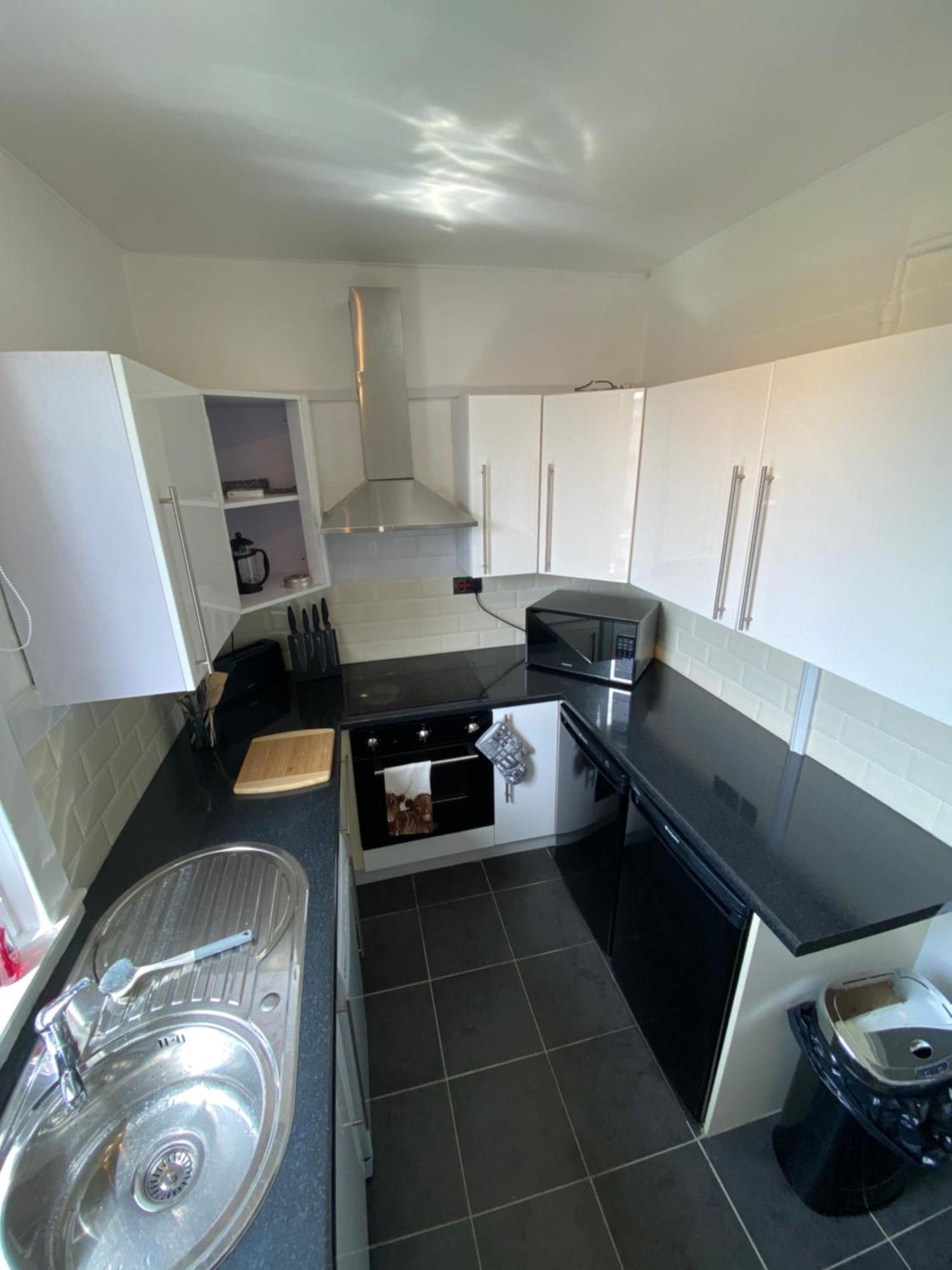Modern Quiet Center Airport 2 Bedroom * Edinburgh