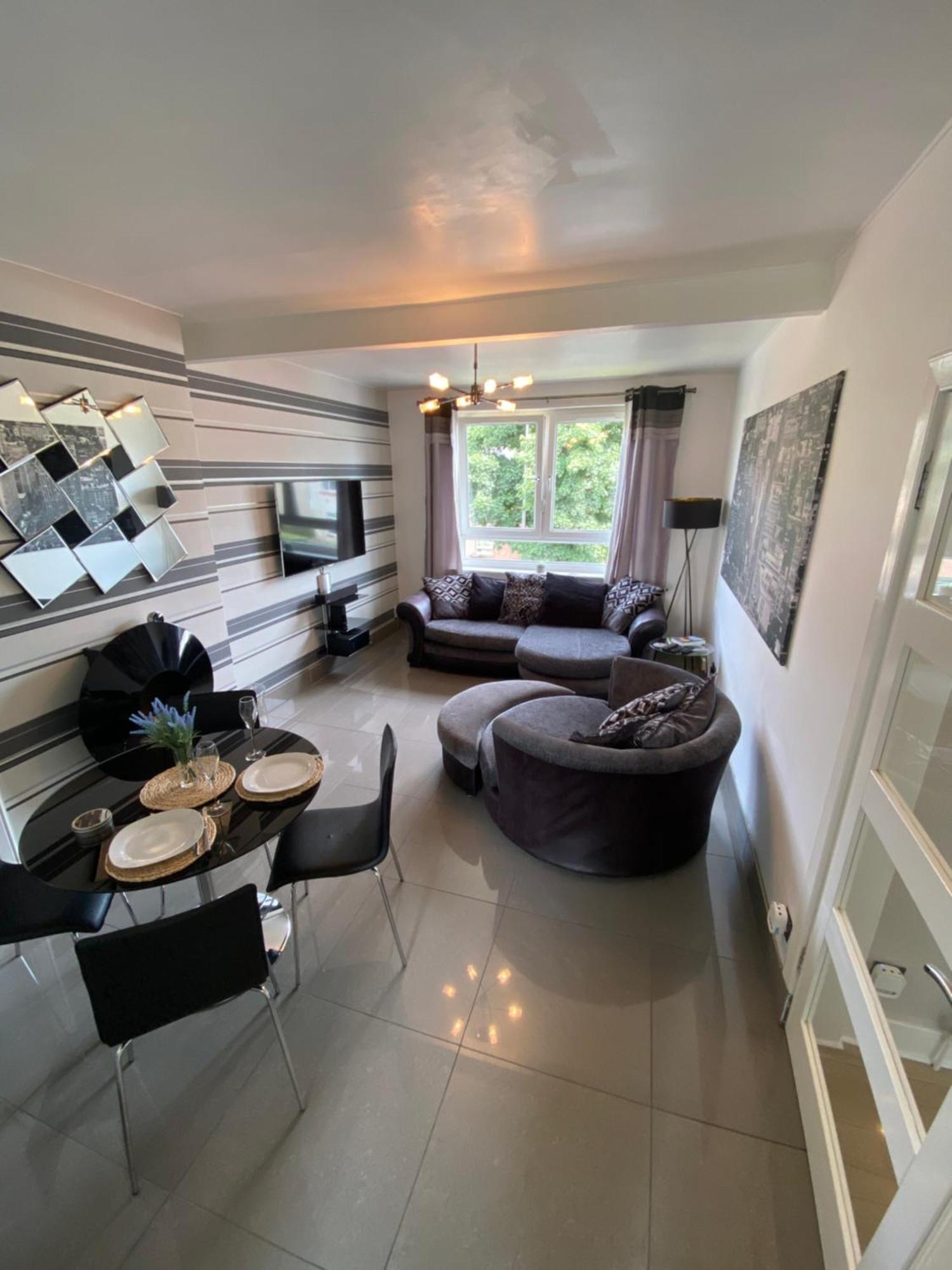 Modern Quiet Center Airport 2 Bedroom