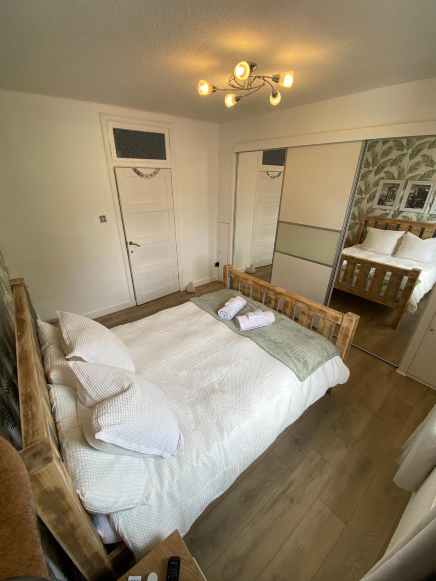 Modern Quiet Center Airport 2 Bedroom