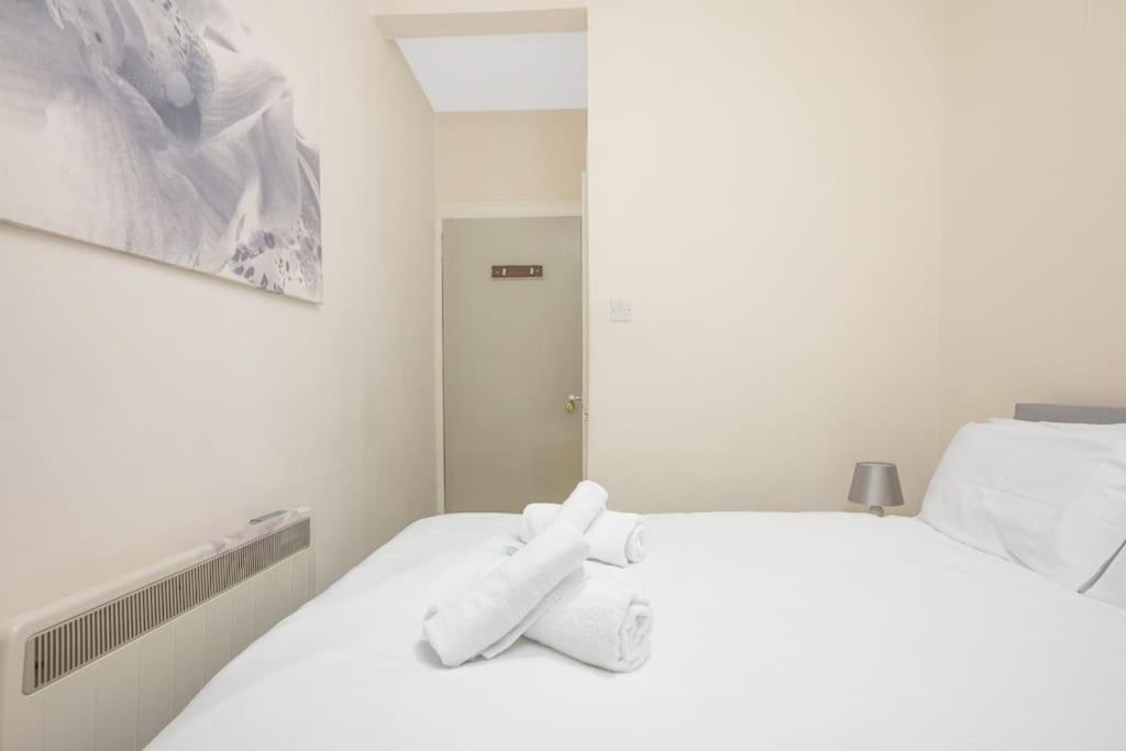 Two Bedroom Apartment-central Edinburgh-old Town-licensed Appartement *