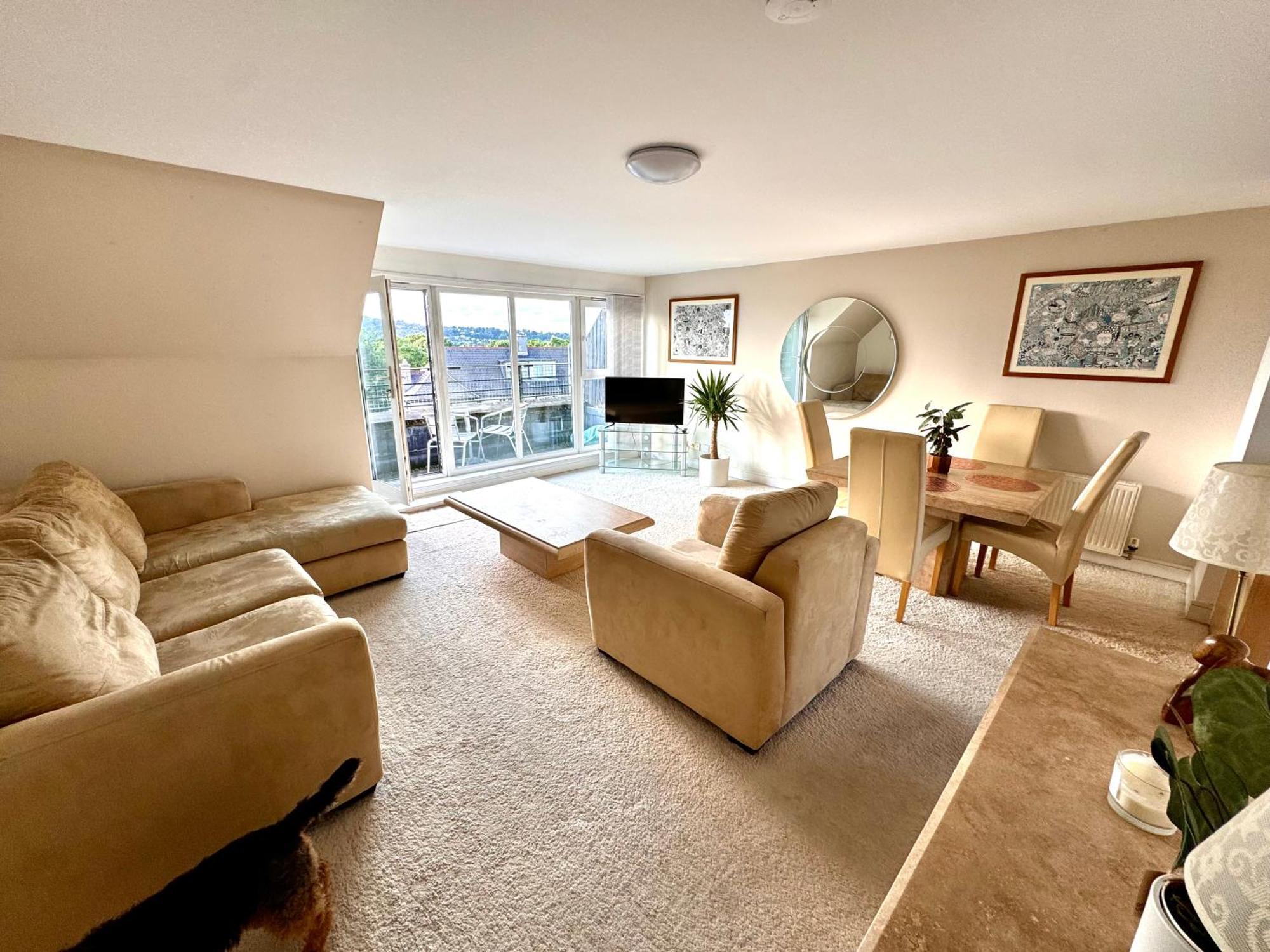 Appins Penthouse Luxury - Fast Wifi & Free Parking Apartment EDI