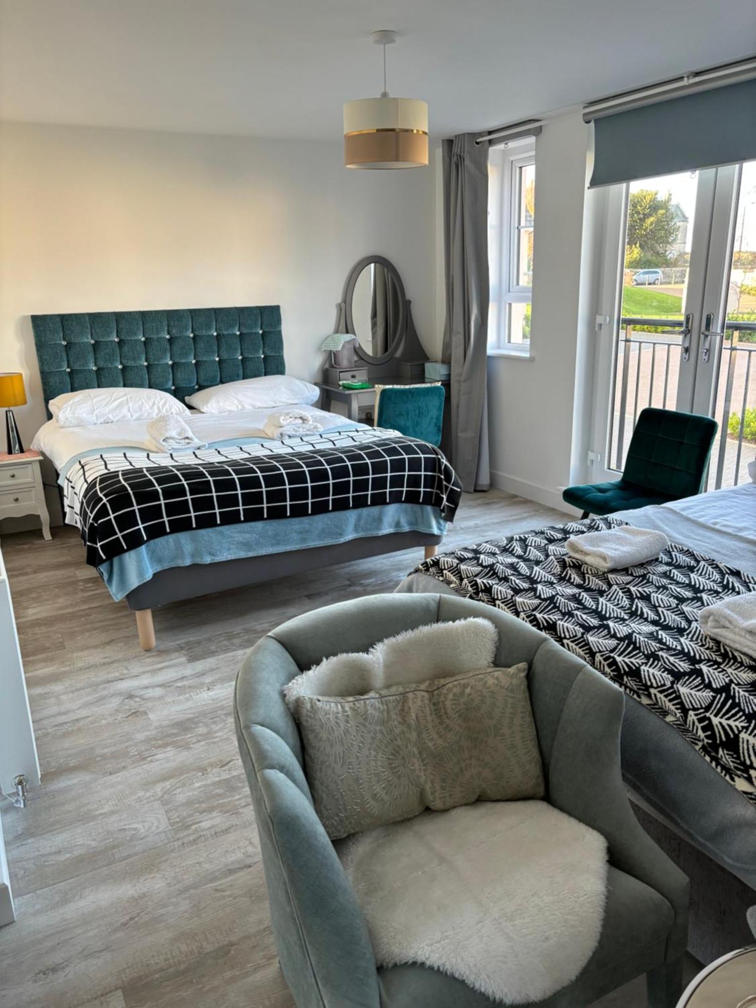 Homestay Two Bedrooms With 3 Double Beds 2 Bathrooms Edinburgh