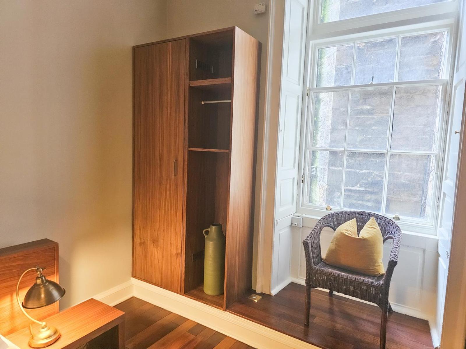 Spacious 2 Bedroom In The Heart Of New Town