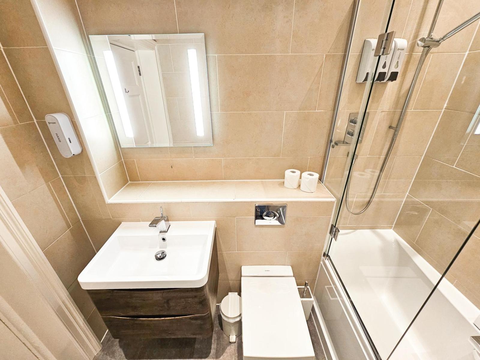Spacious 2 Bedroom In The Heart Of New Town *