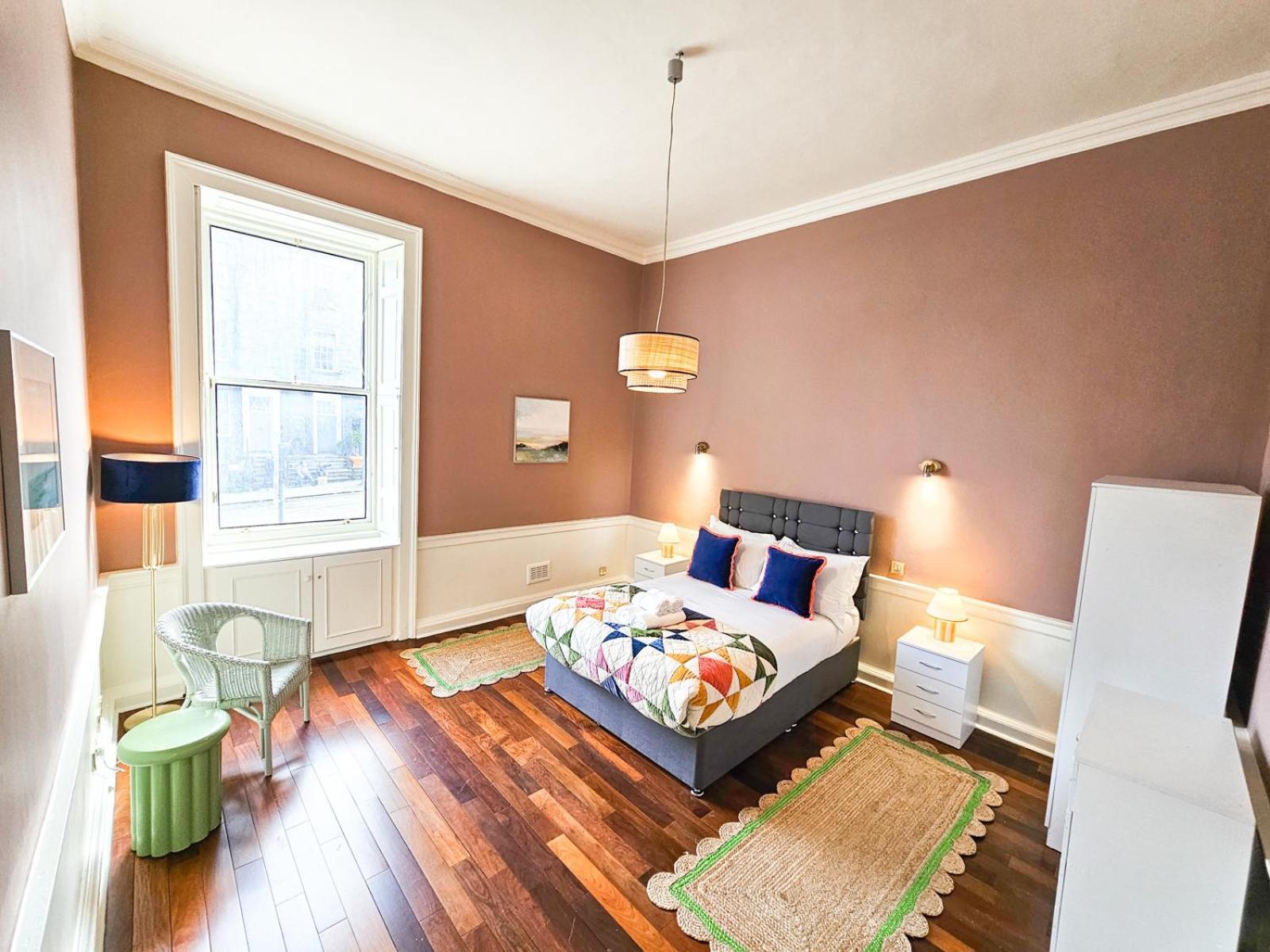 Spacious 2 Bedroom In The Heart Of New Town