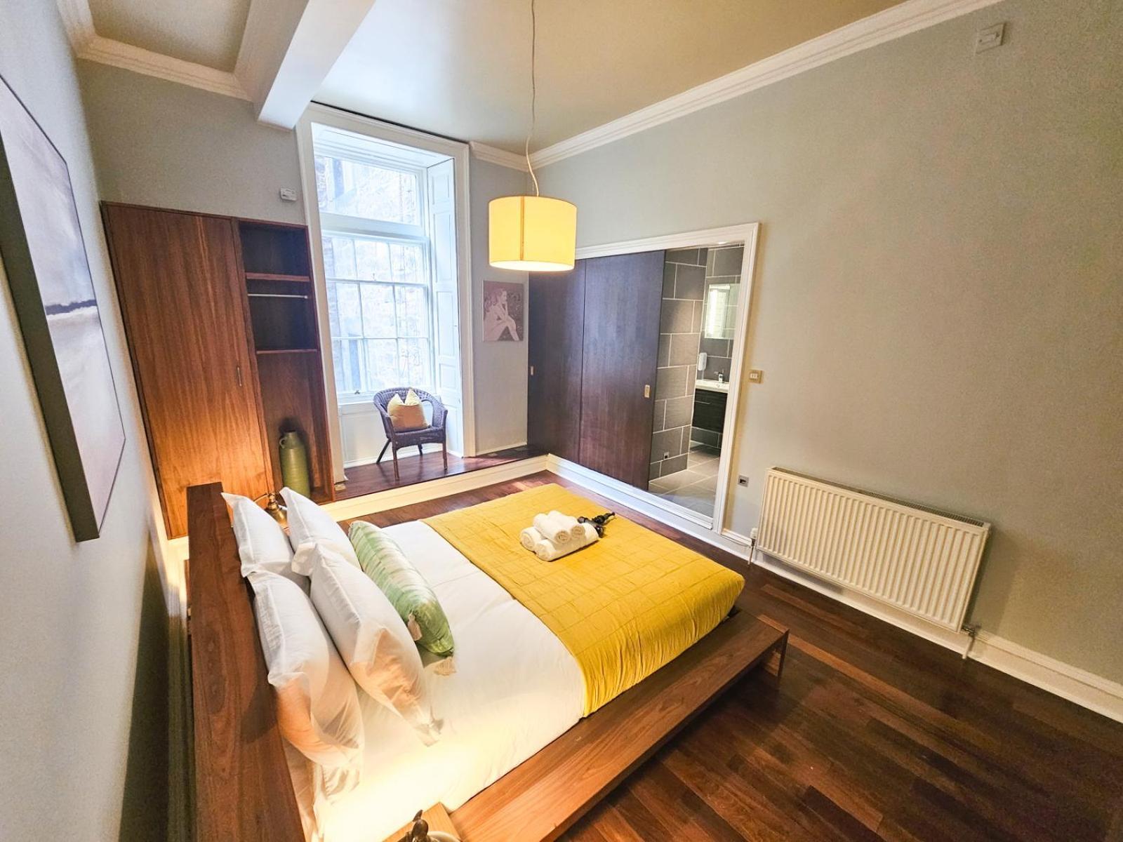 Spacious 2 Bedroom In The Heart Of New Town *