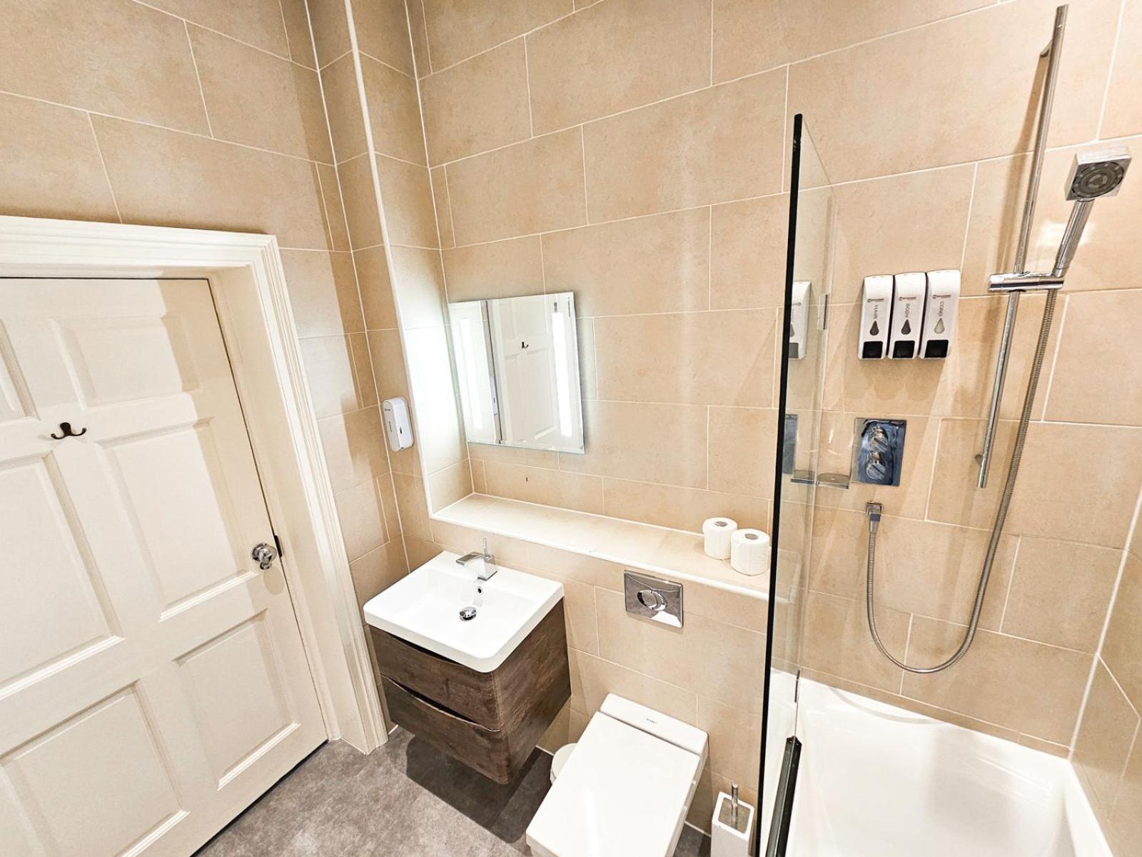 Spacious 2 Bedroom In The Heart Of New Town Edinburgh