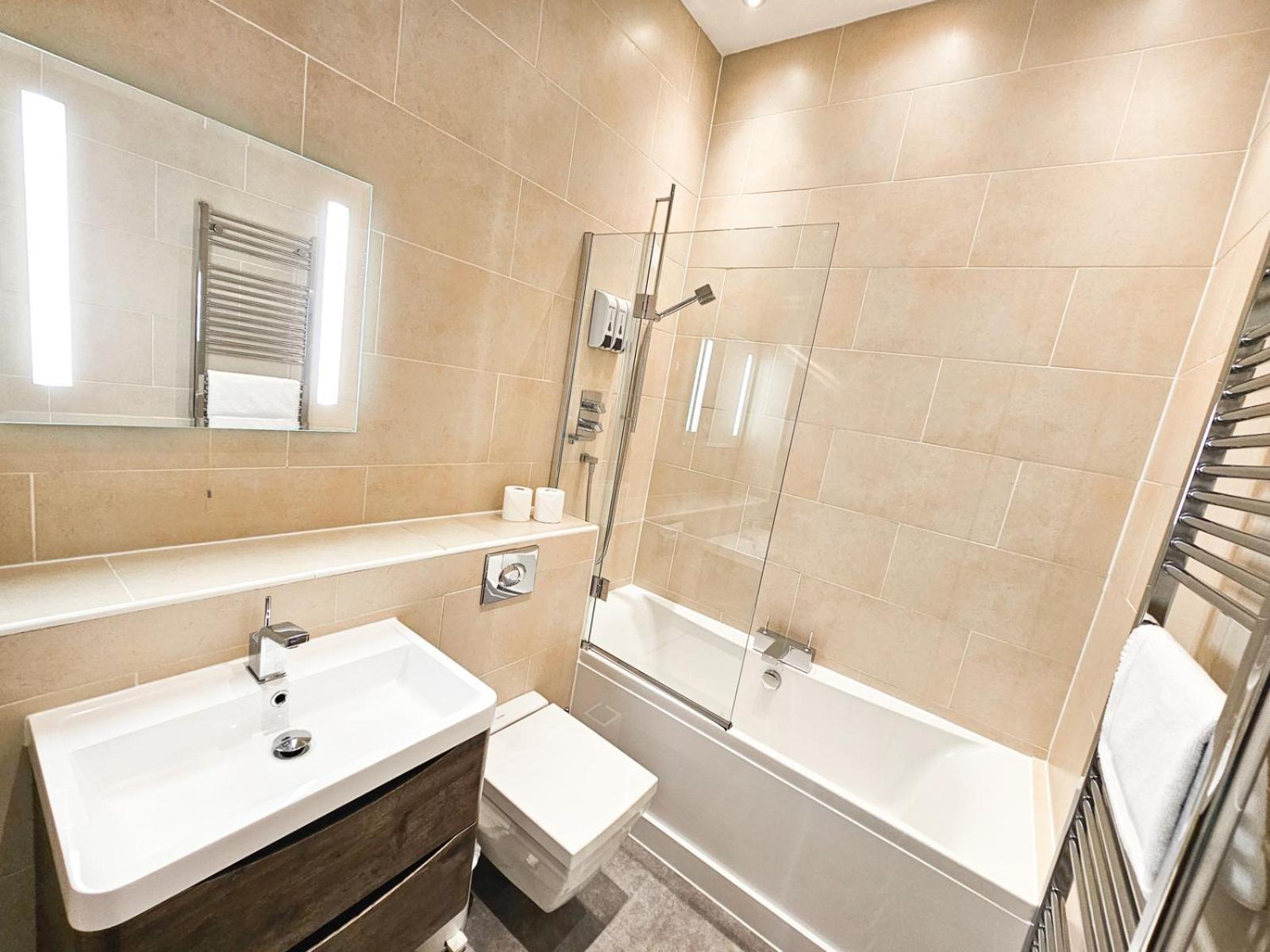 Spacious 2 Bedroom In The Heart Of New Town Edinburgh