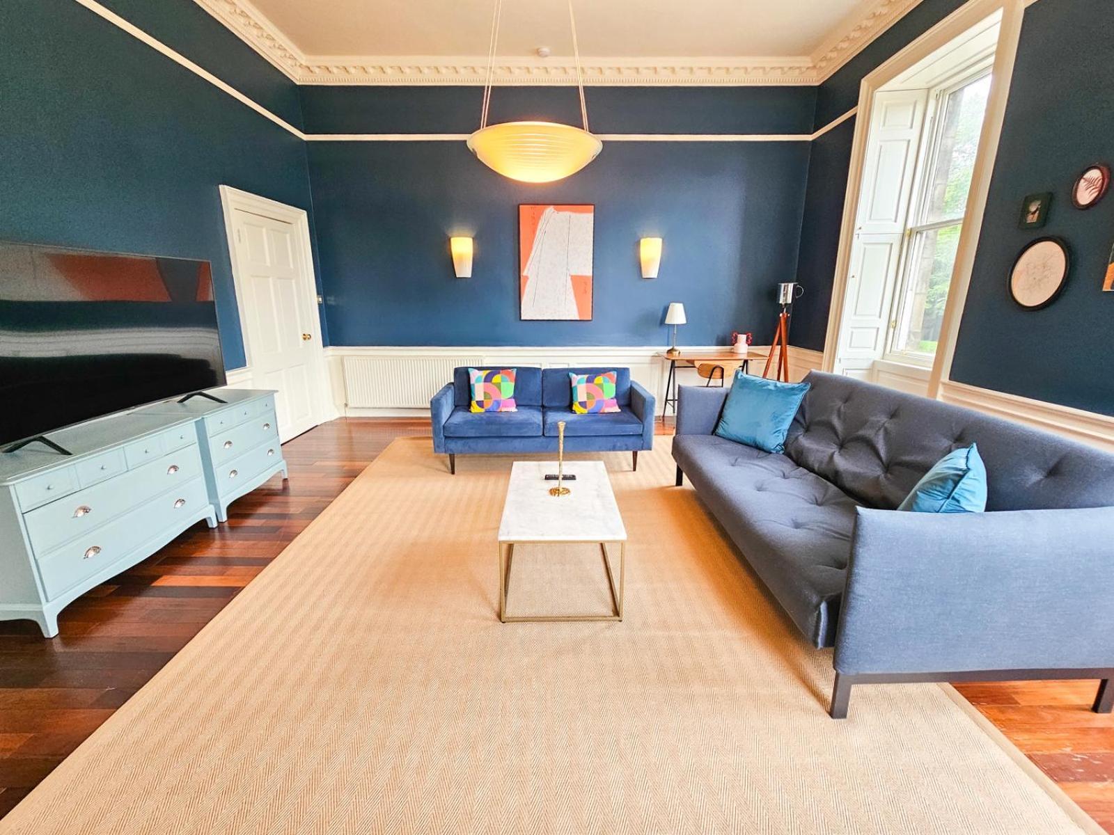 Spacious 2 Bedroom In The Heart Of New Town