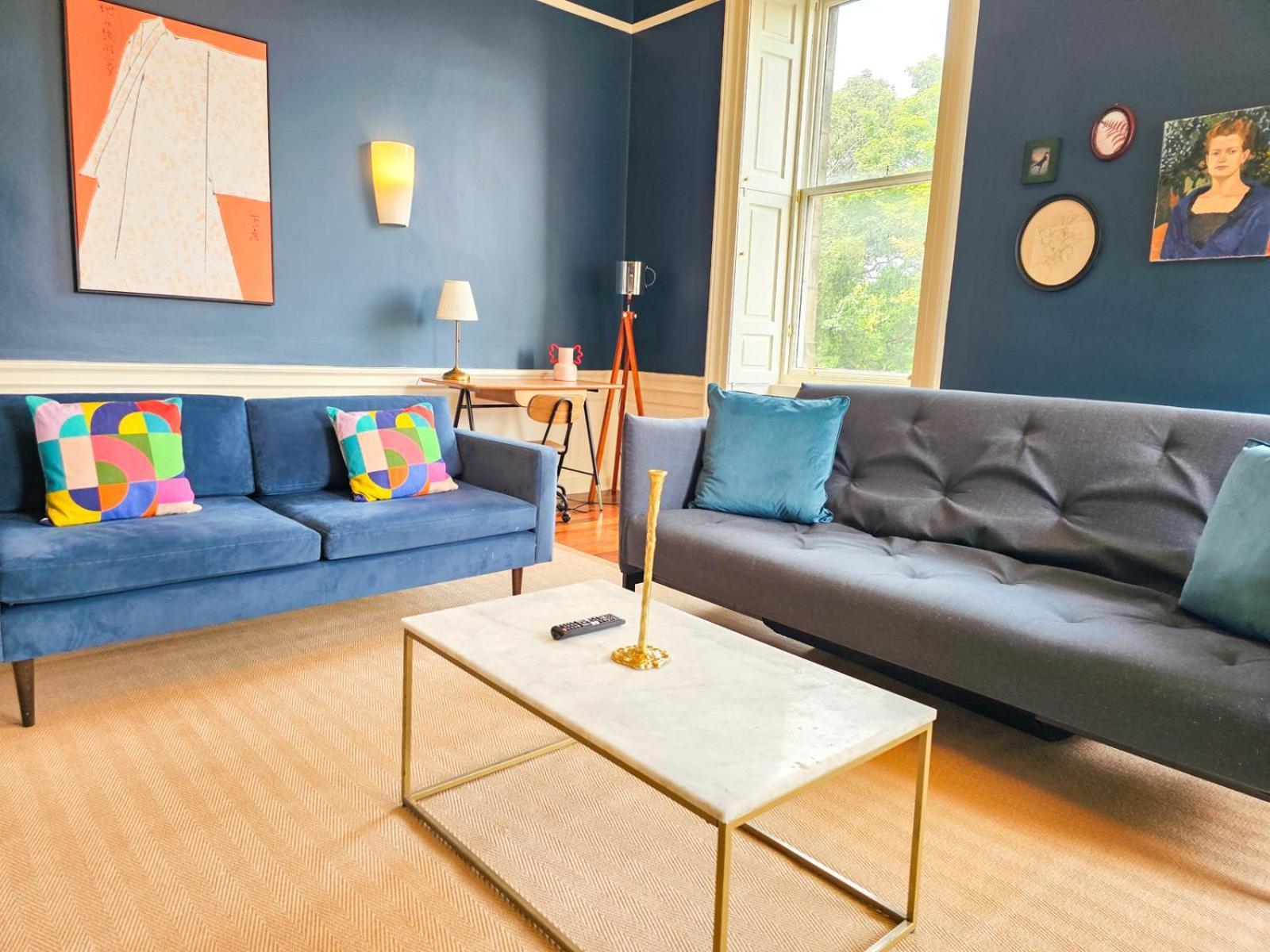 Spacious 2 Bedroom In The Heart Of New Town Apartment