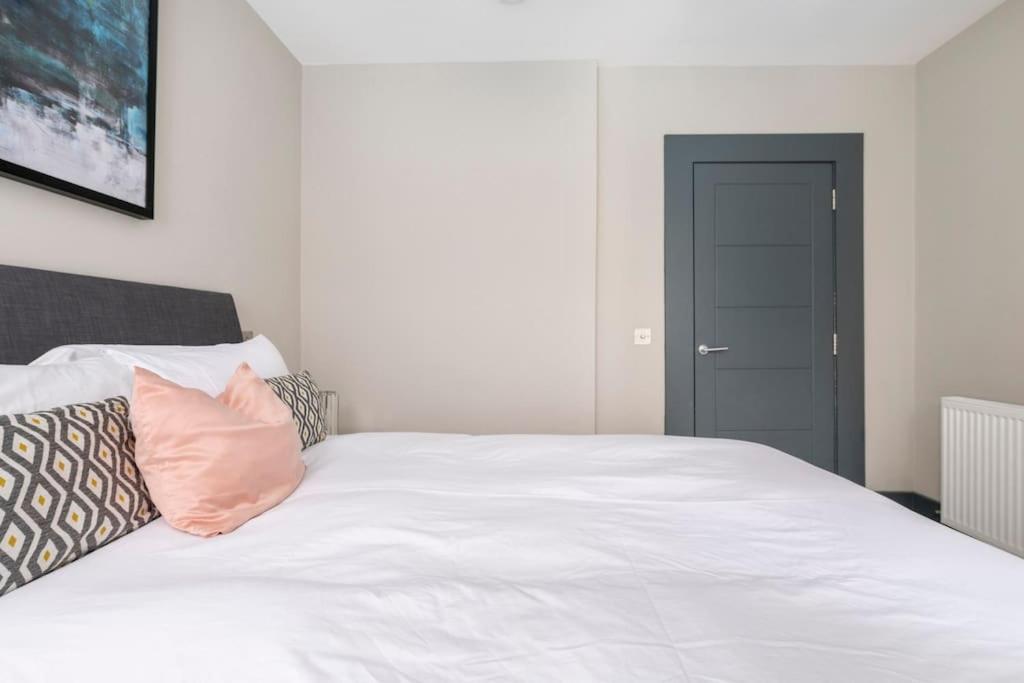 Immaculate 3 Bed With Private Entrance In Inverleith *