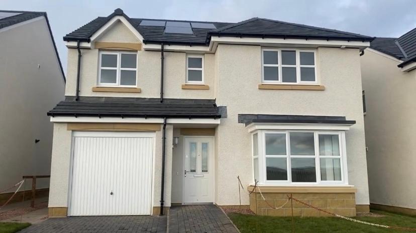 Modern And Spacious With Large Garden Holiday home Edinburgh