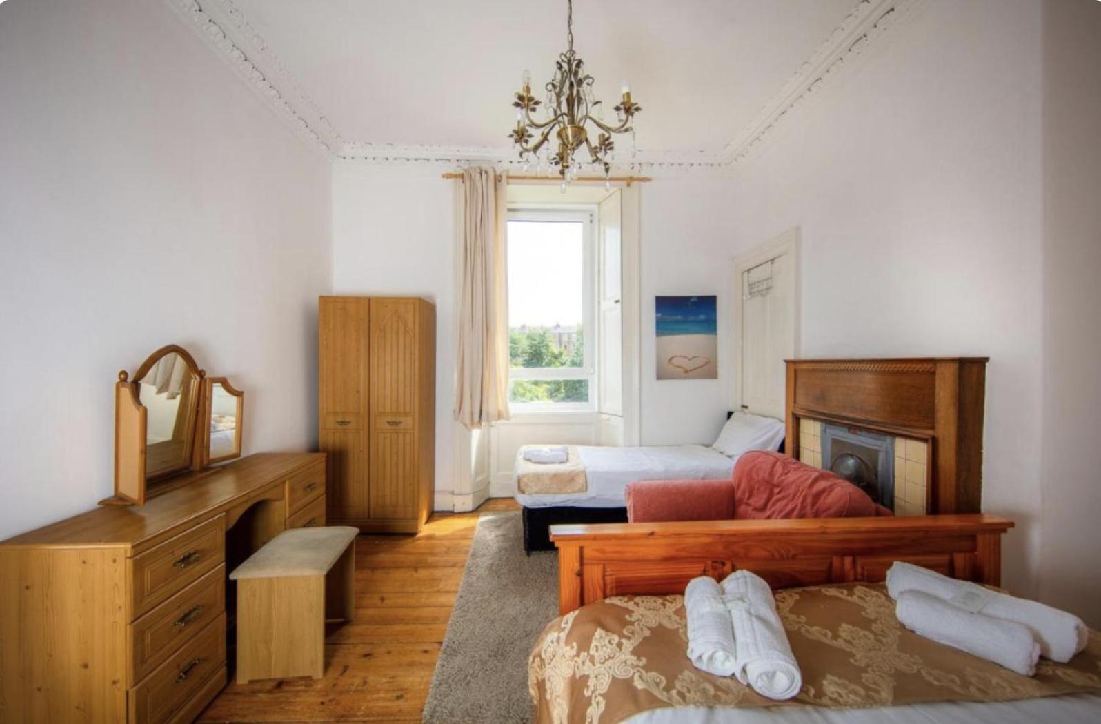 Comfortable And Spacious Retreat By The Meadows! * Edinburgh