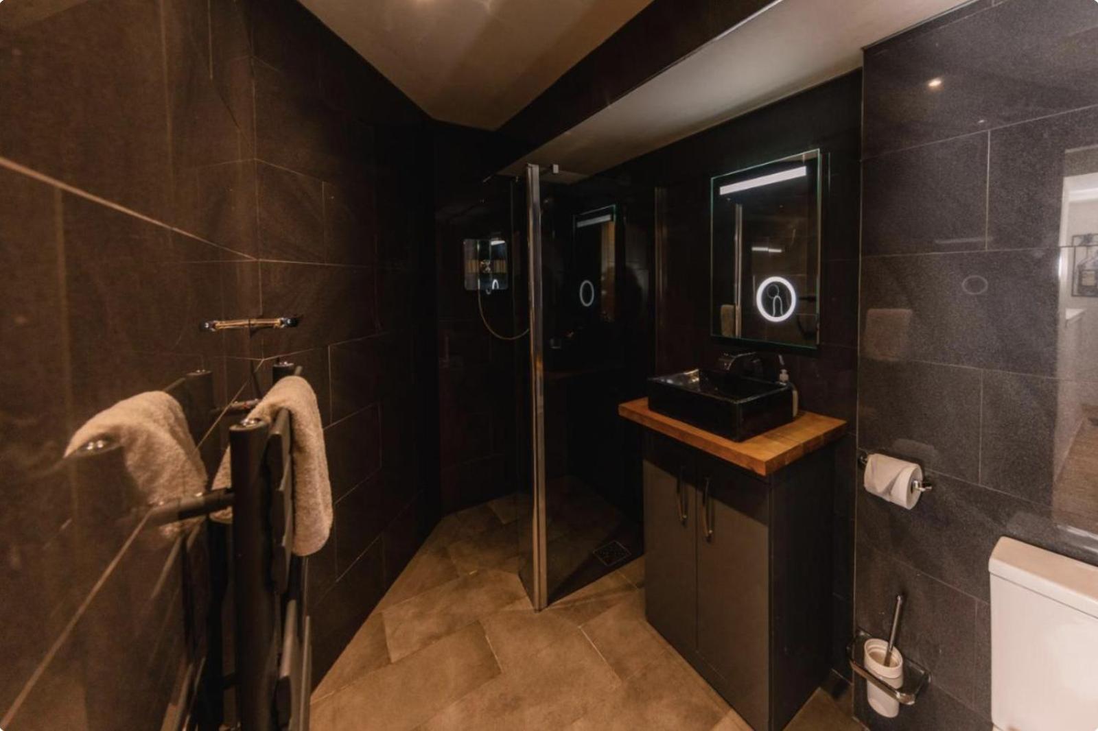 Apartment Superb Luxury By Canal - Central Edinburgh