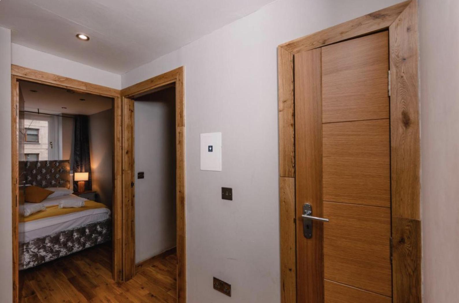 Superb Luxury By Canal - Central Apartment *