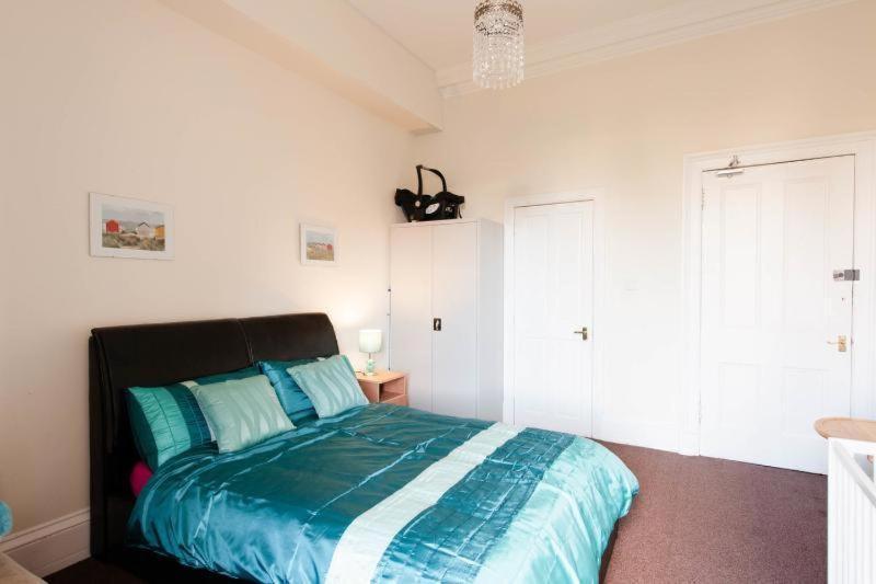 Central Lauriston Hotel