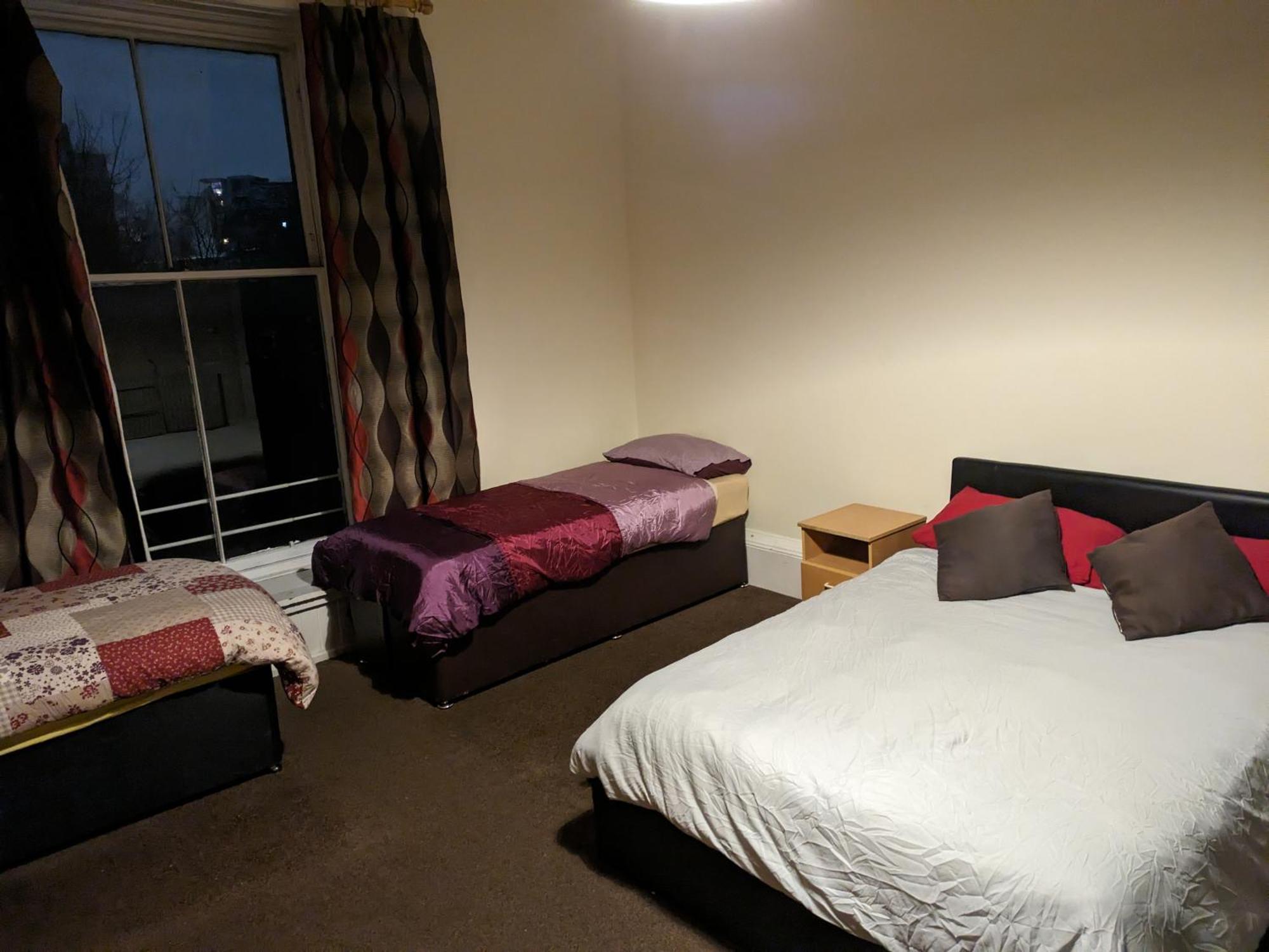 Central Lauriston Hotel *