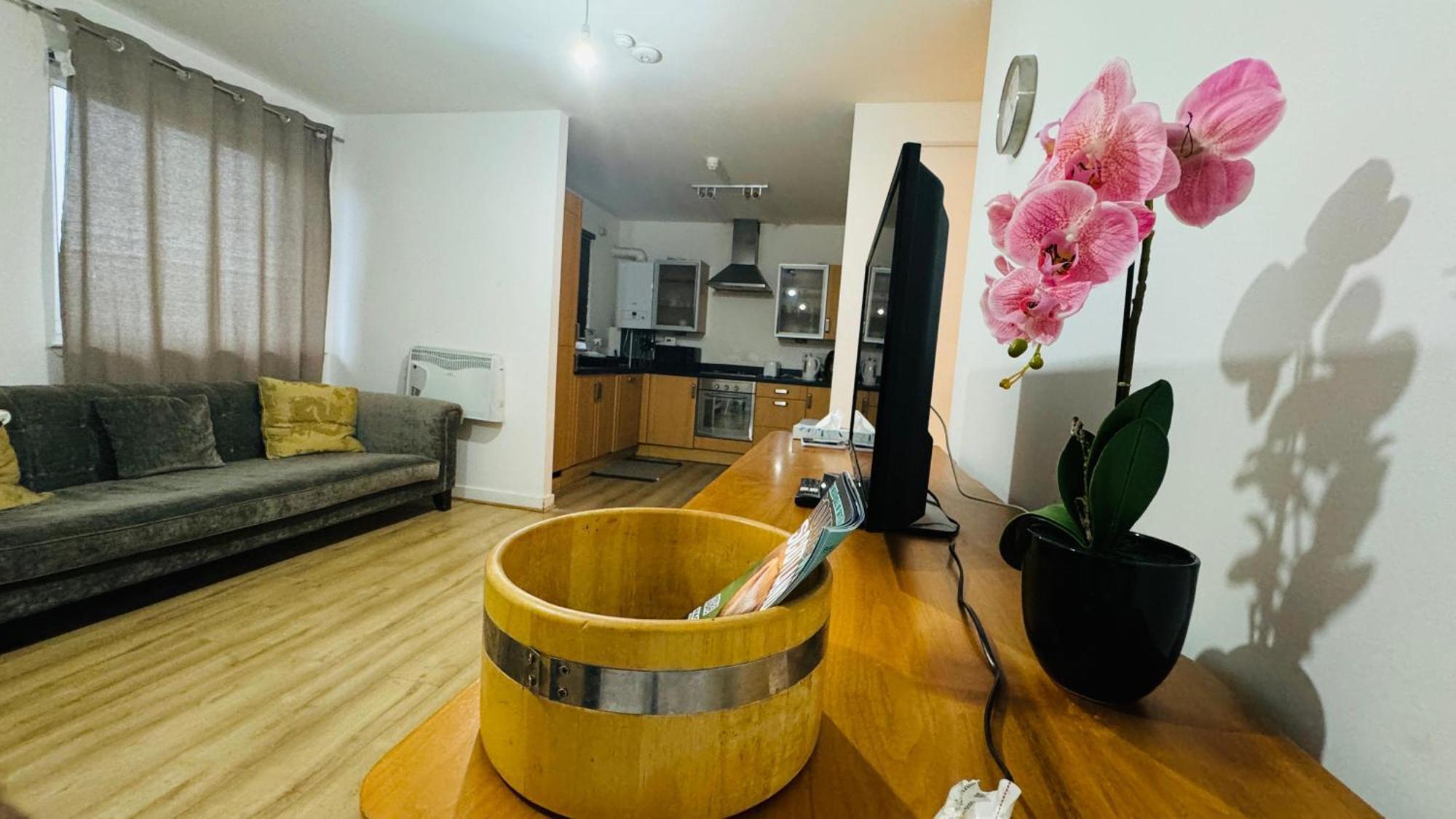 Fabulous 2bed 2bath Ground Floor Serviced Near Apartment Edinburgh