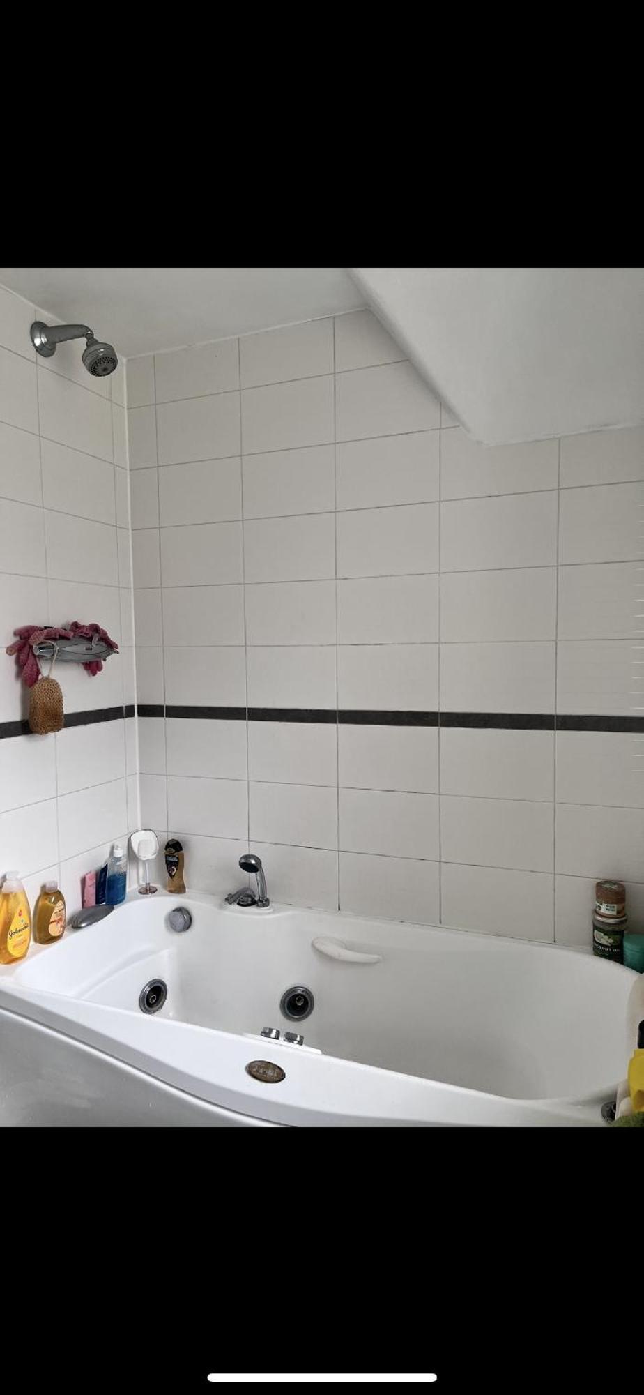 Private Bedroom In Detached In Newington * EDI