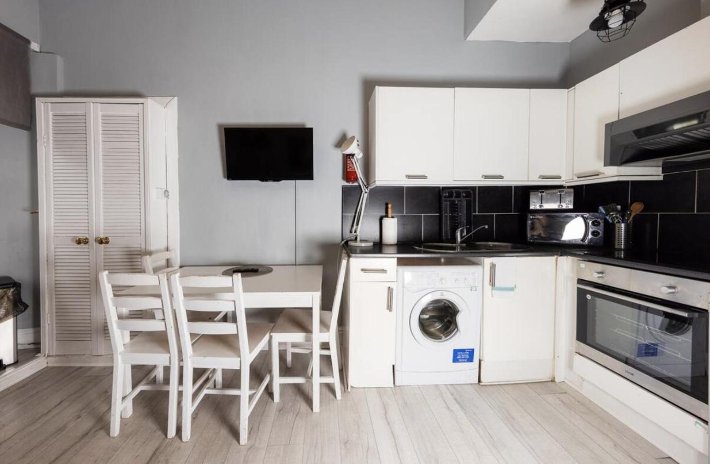 Warm & Welcoming City Center - Meadows 9! Apartment *