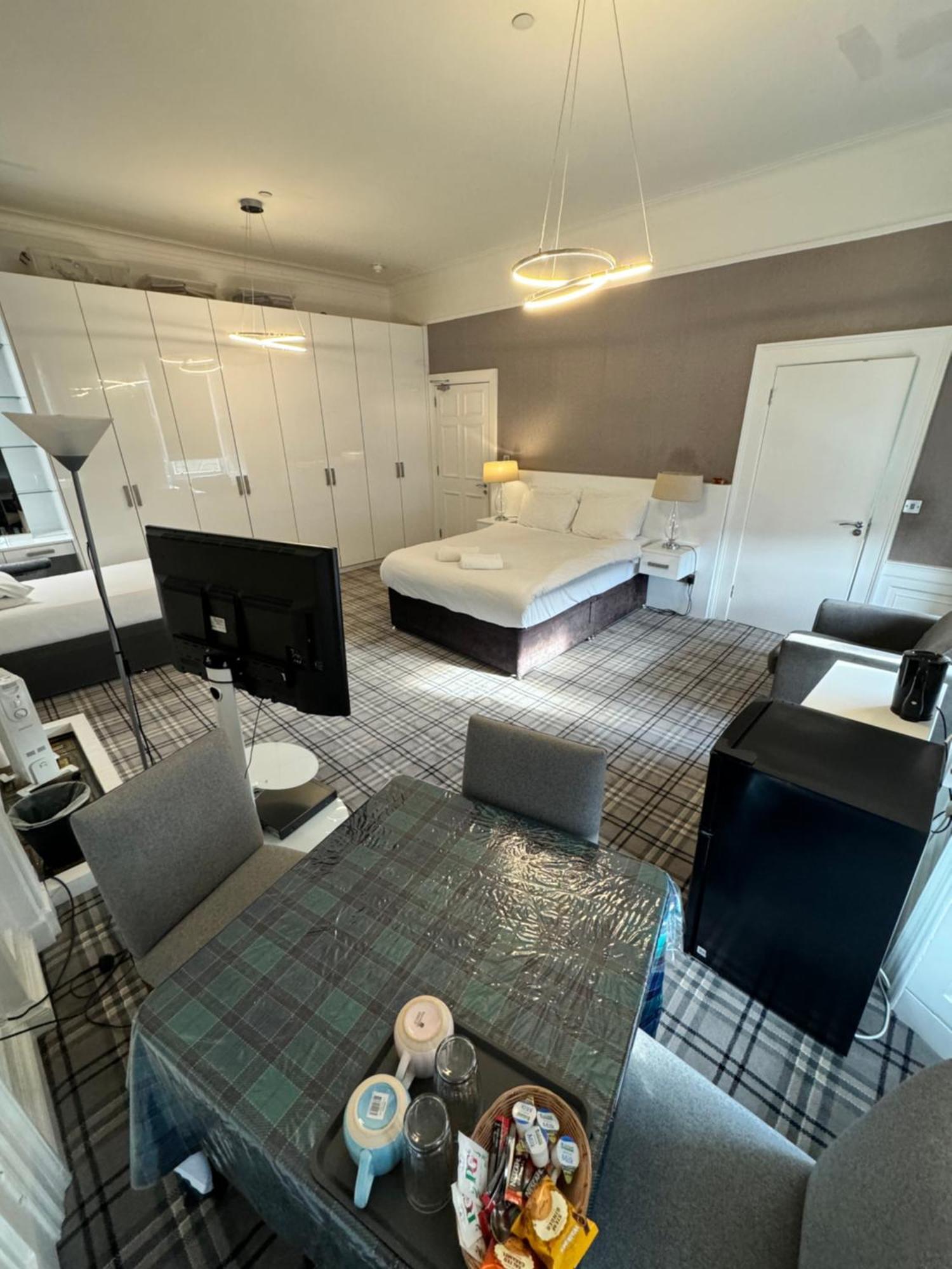 Homestay Luxury Family With Private Bathroom In The Heart Of Edinburgh