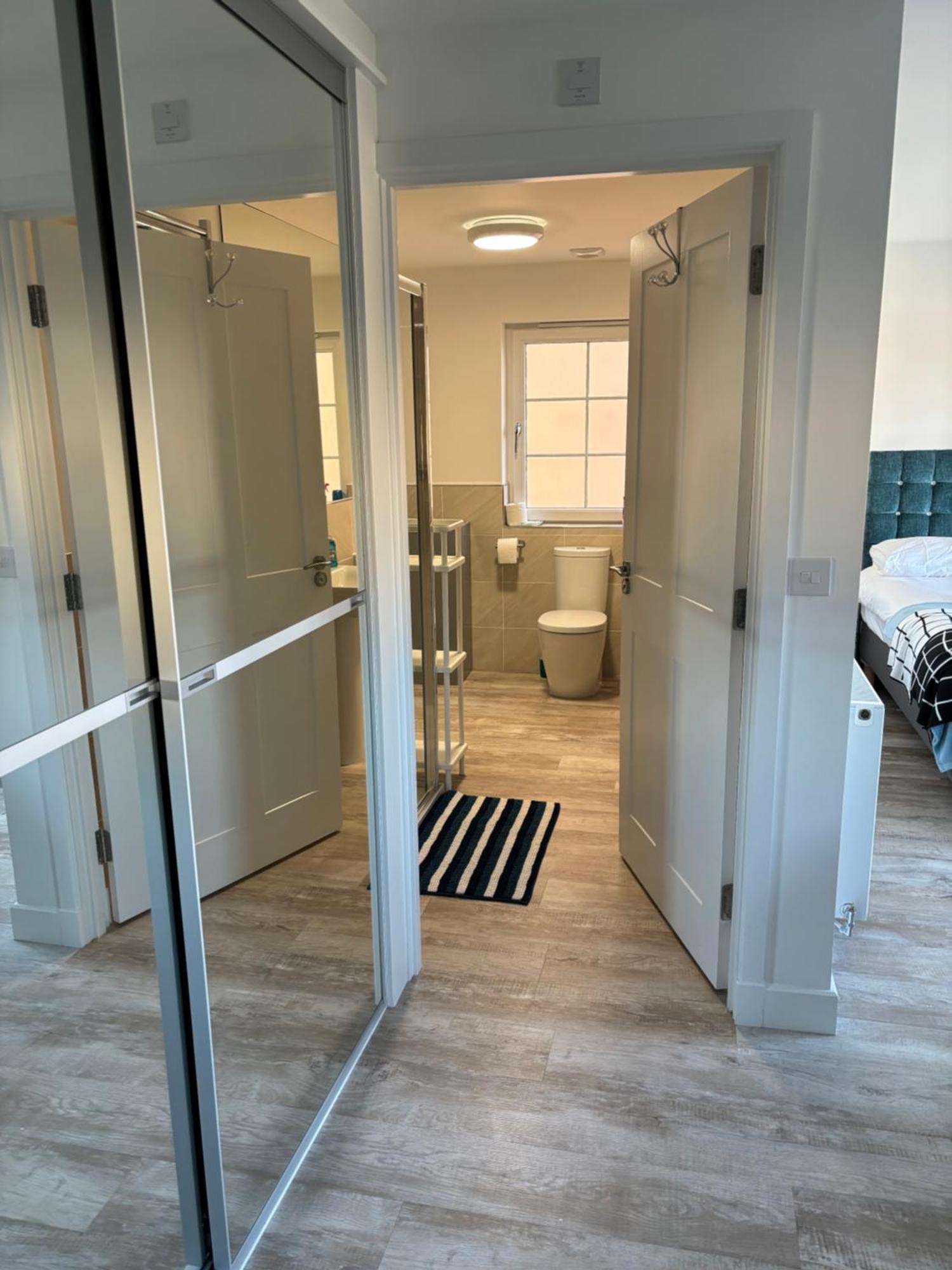 Large En Bedroom For 2 Persons No Breakfast Provided