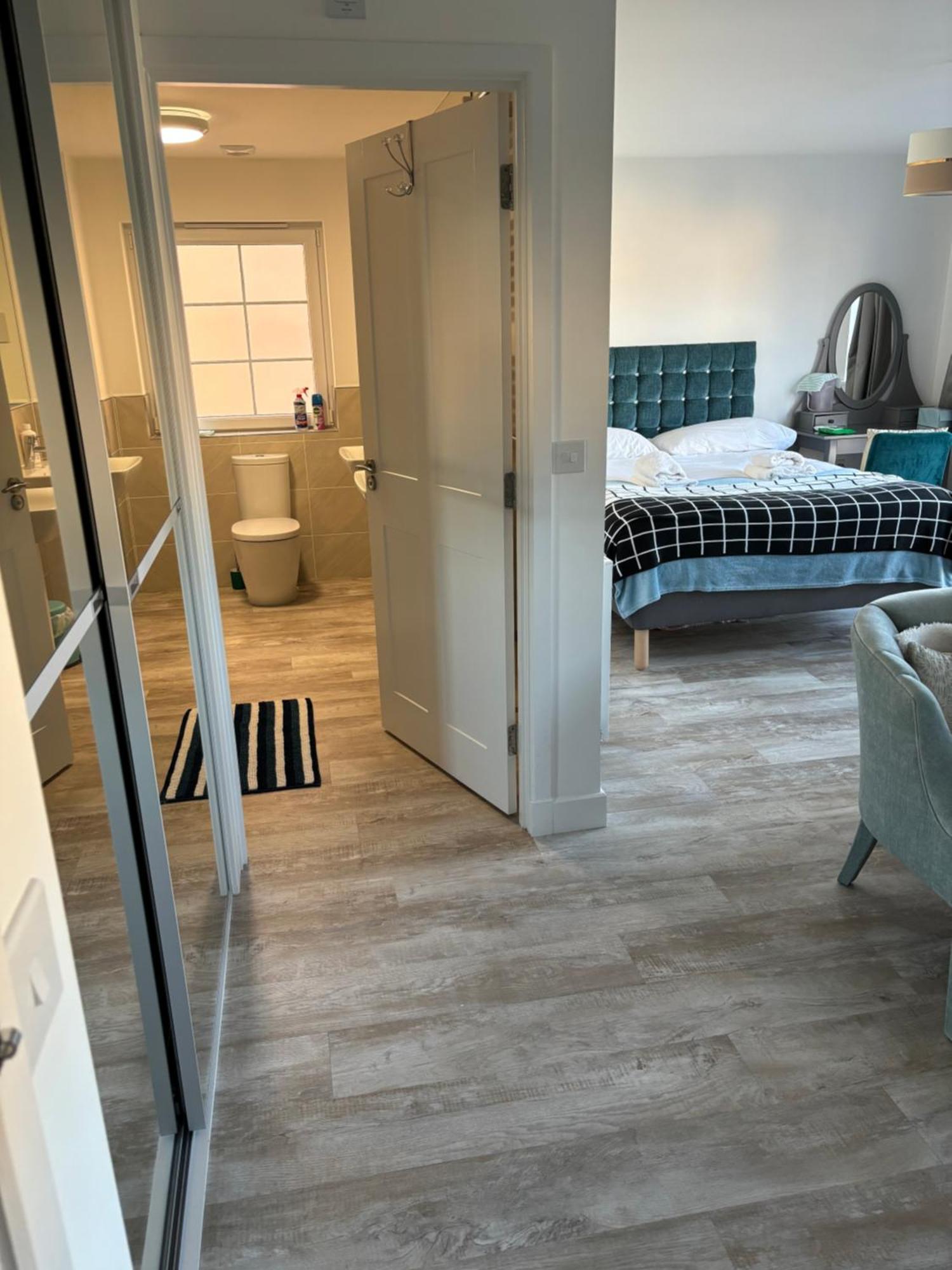 Bed & Breakfast Large En Bedroom For 2 Persons No Breakfast Provided *