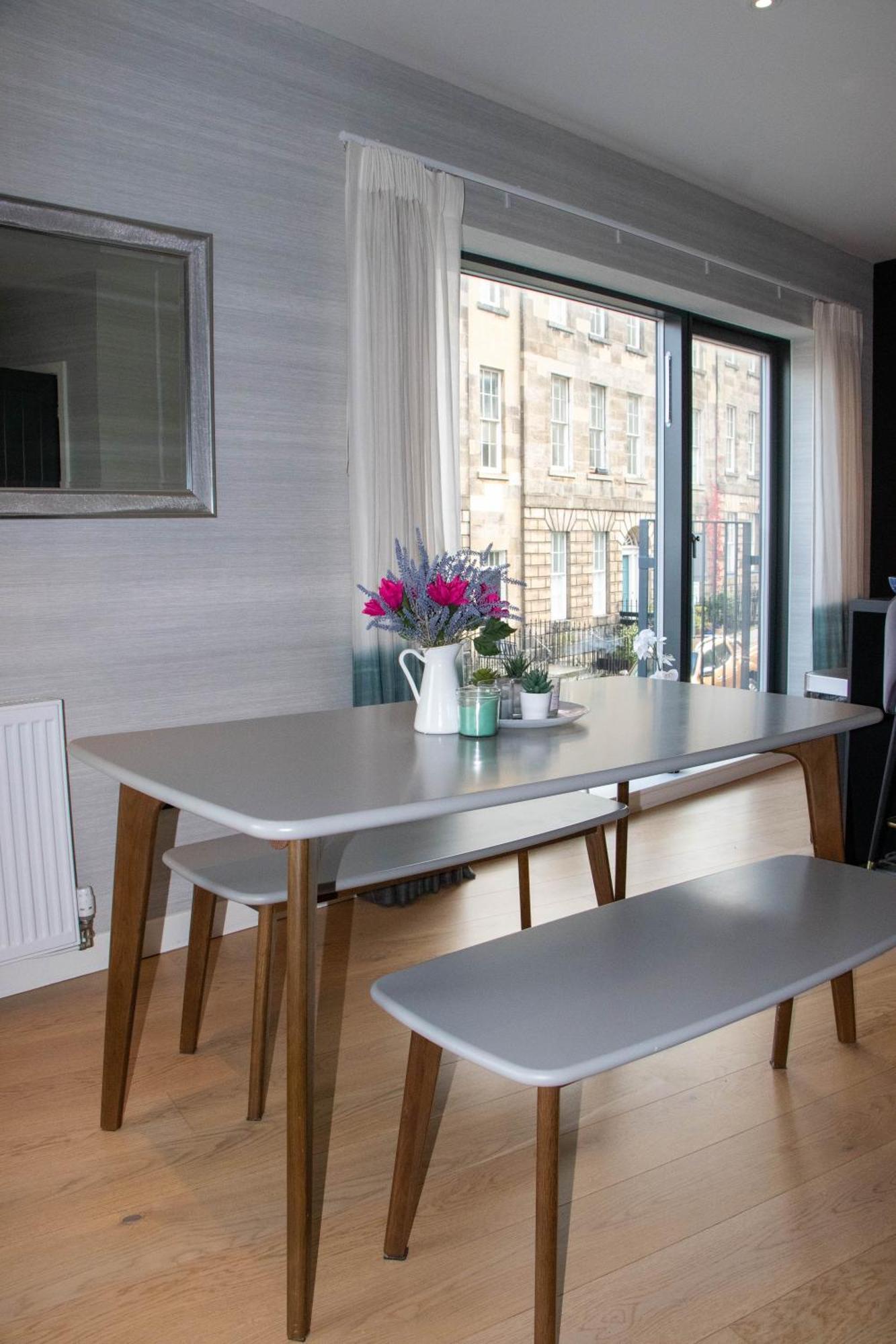 Modern Flat In New Town *