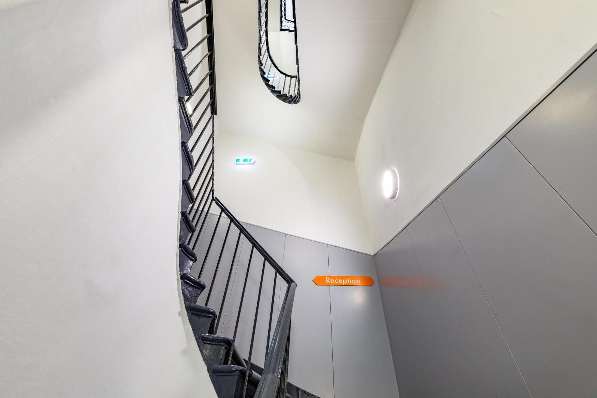 Easyhotel Hotel 2*