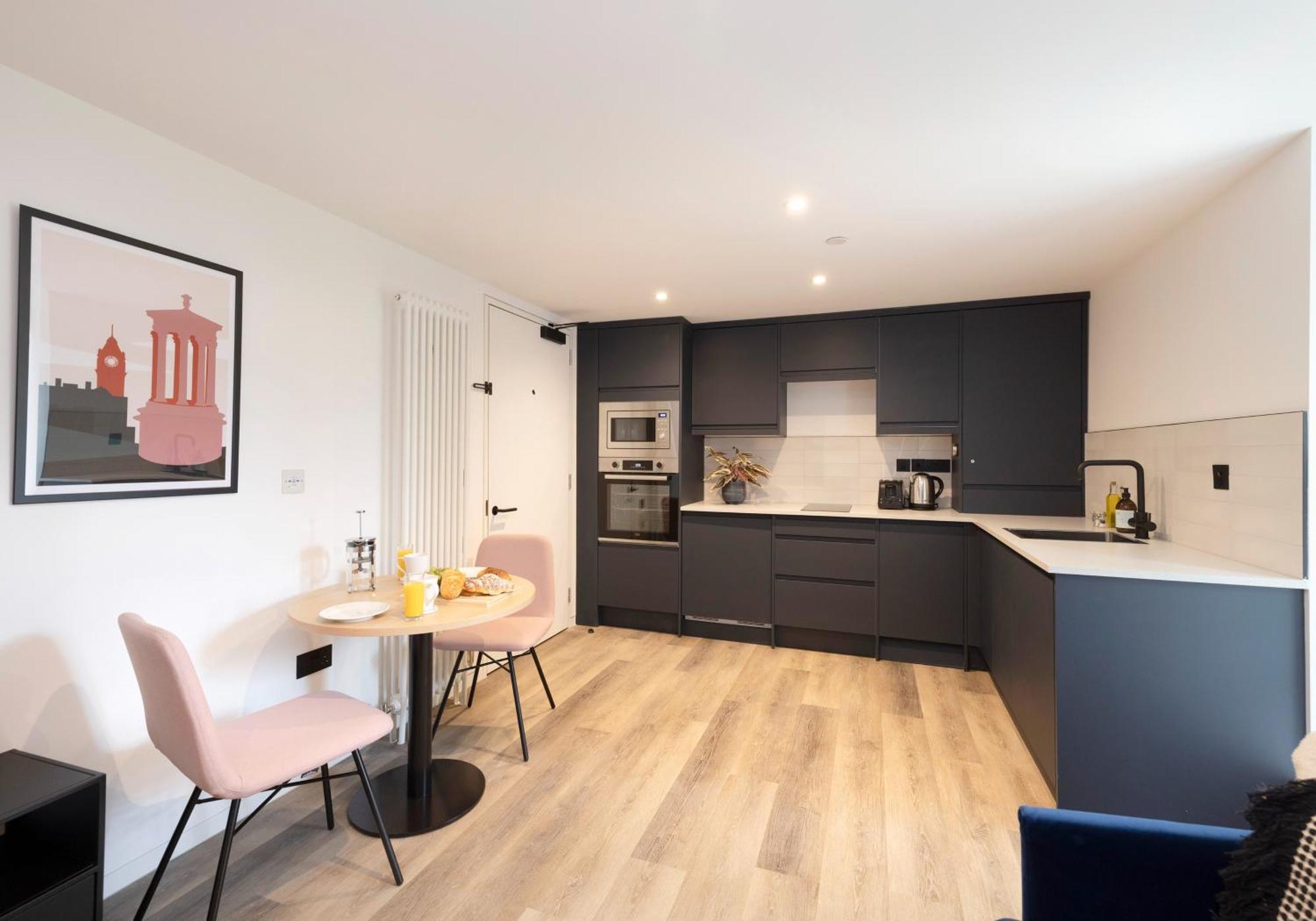 Charming Near Holyrood Park & Calton Hill Appartement EDI