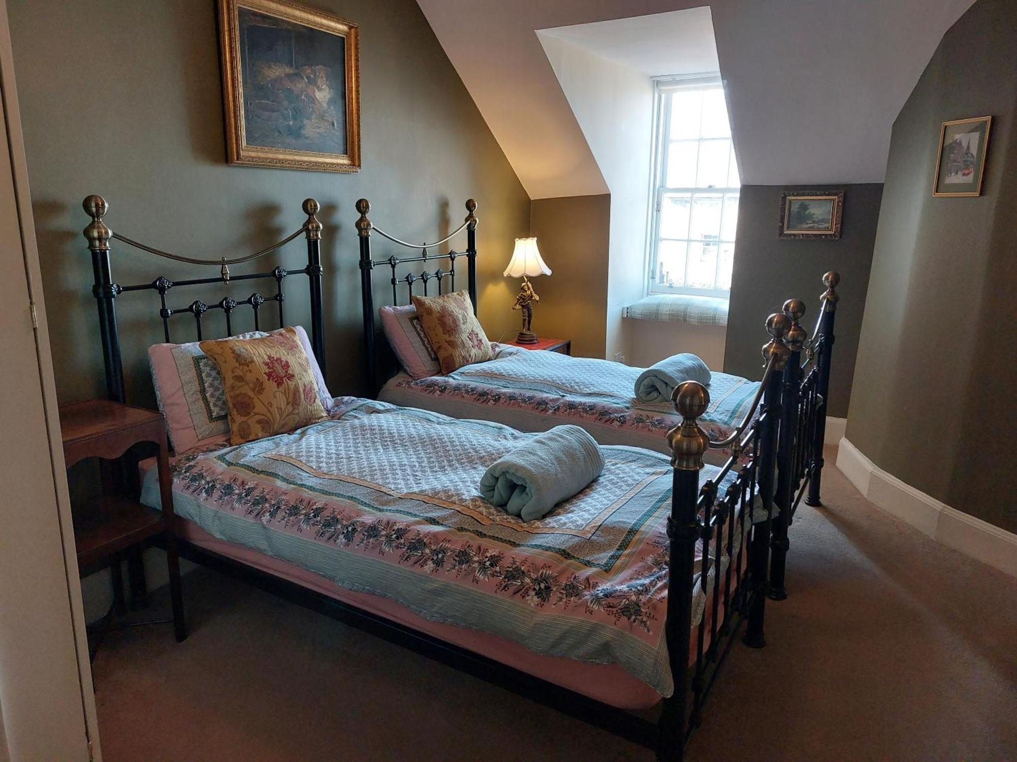 Stunning 5br Royal Mile Penthouse *