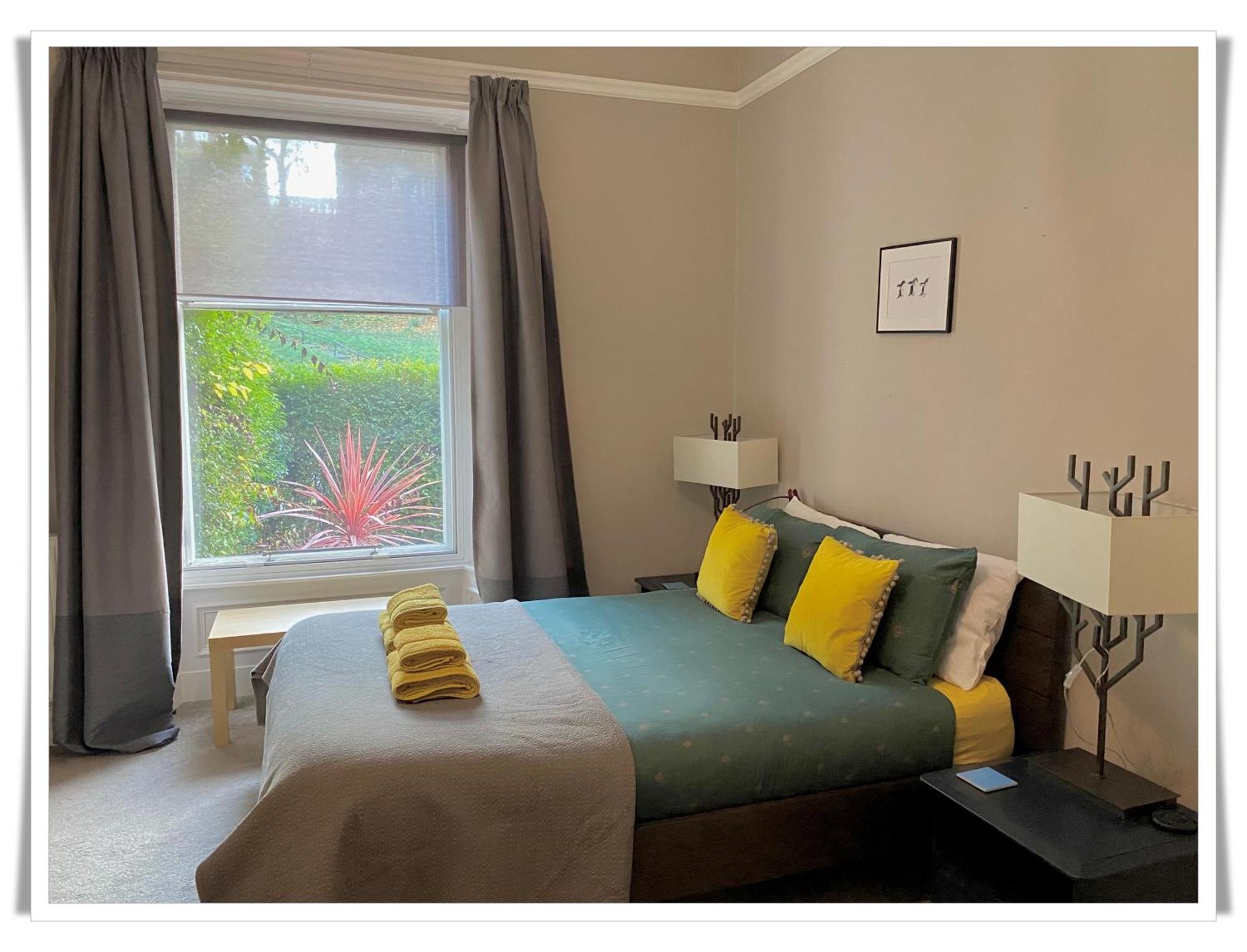 Apartment Beautifully Decorated 2bed Apt- Gem In Center *